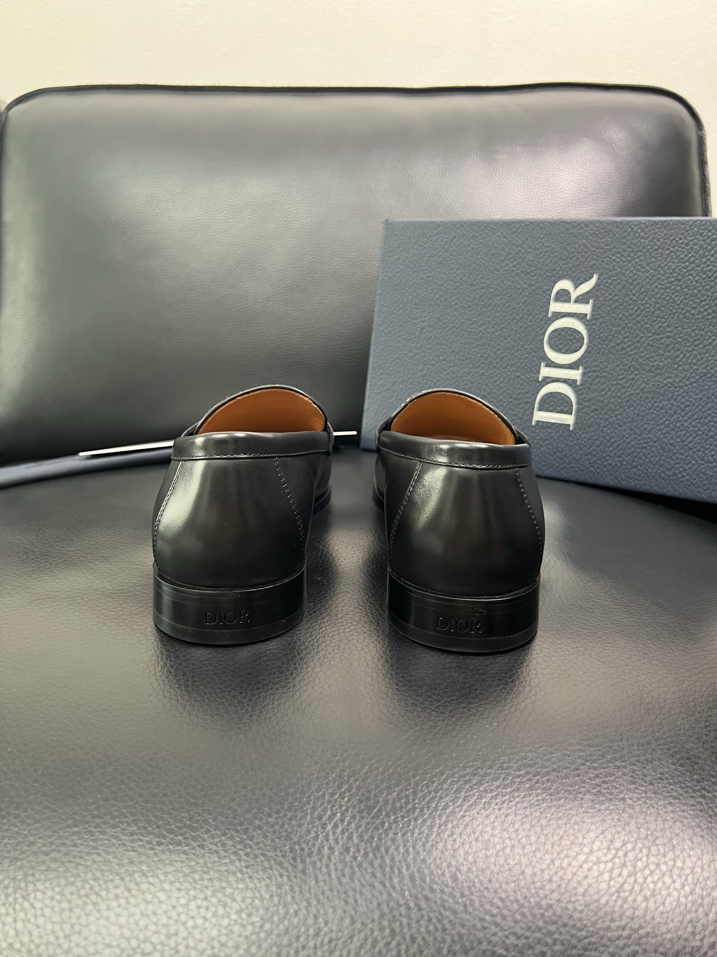 Dior 顶级工艺品 迪奥 专柜同步 原厂配置，意大利进口原版牛皮面料，透气舒适进口水染牛里垫，鞋底：原