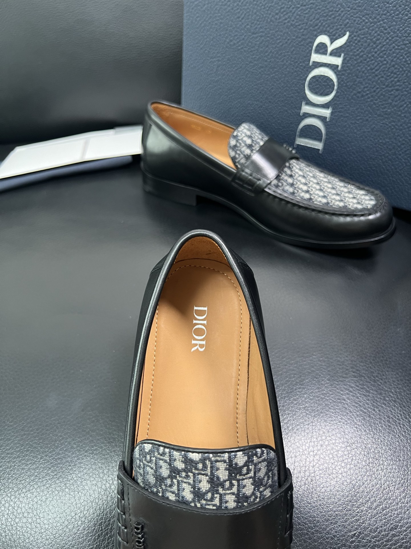 Dior 顶级工艺品 迪奥 专柜同步 原厂配置，意大利进口原版牛皮面料，透气舒适进口水染牛里垫，鞋底：原