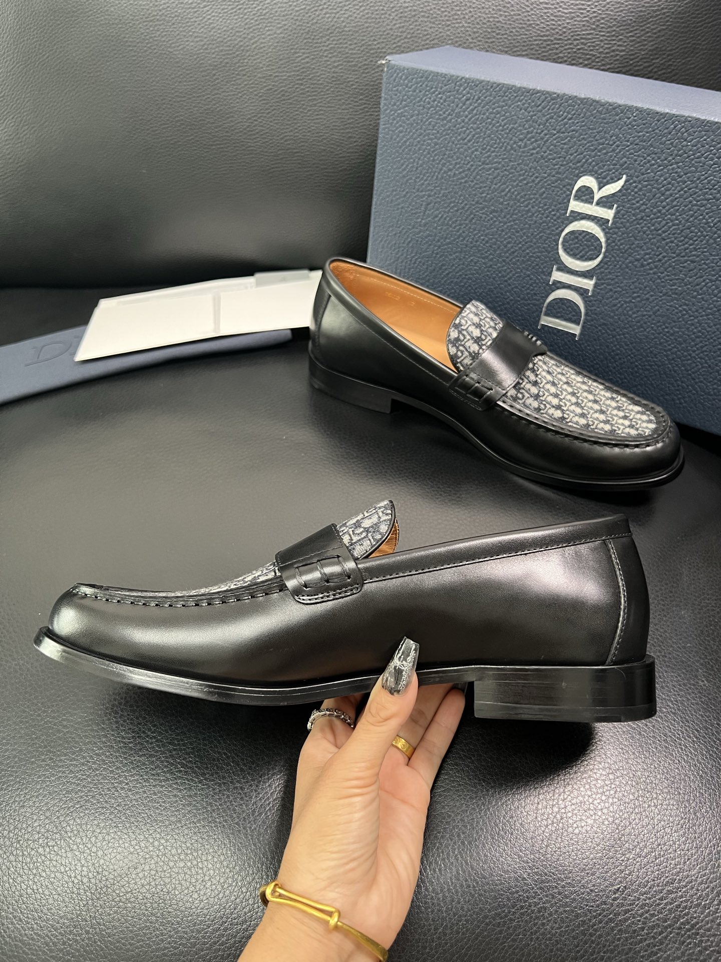 Dior 顶级工艺品 迪奥 专柜同步 原厂配置，意大利进口原版牛皮面料，透气舒适进口水染牛里垫，鞋底：原
