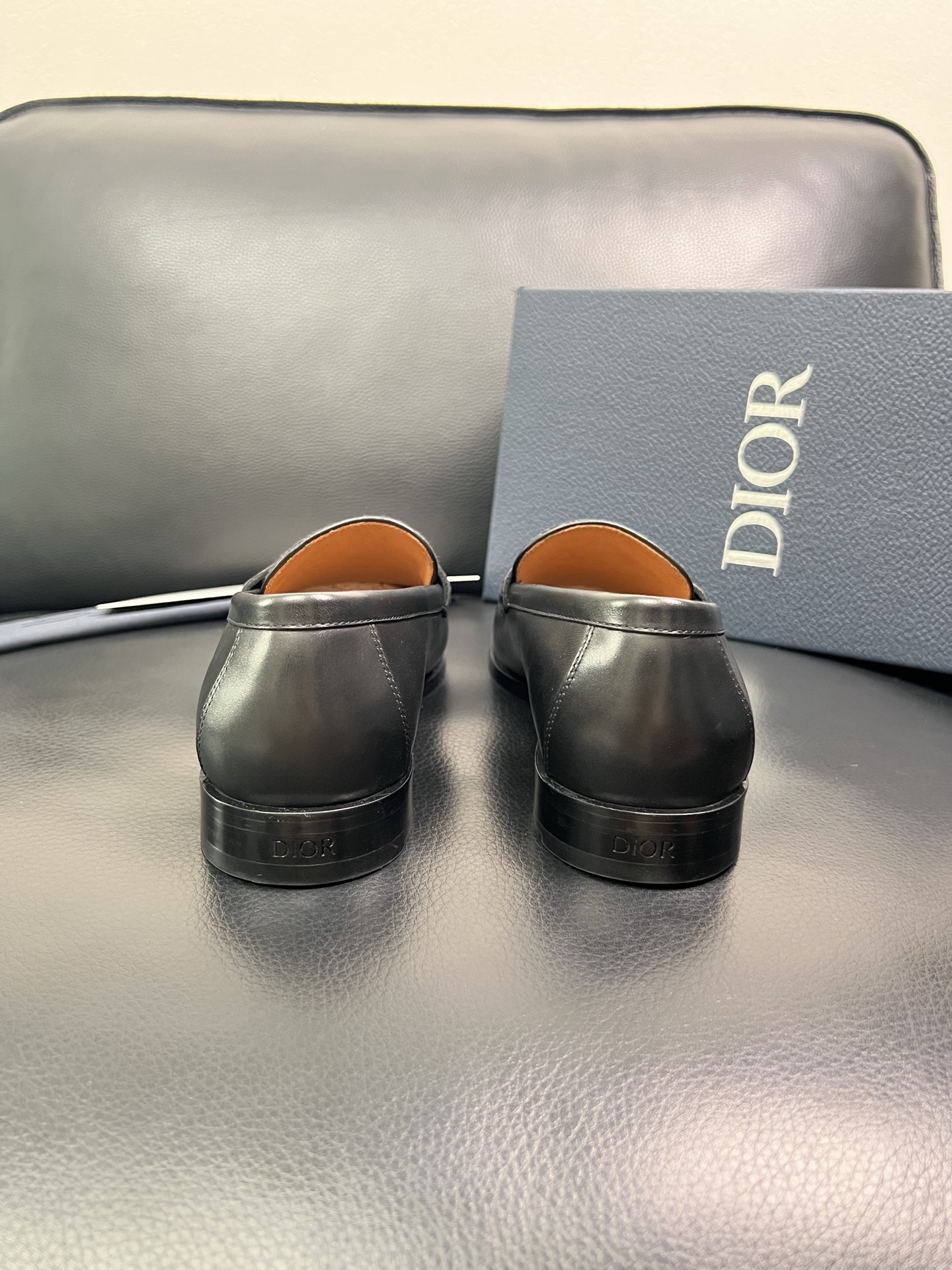 Dior 顶级工艺品 迪奥 专柜同步 原厂配置，意大利进口原版牛皮面料，透气舒适进口水染牛里垫，鞋底：原