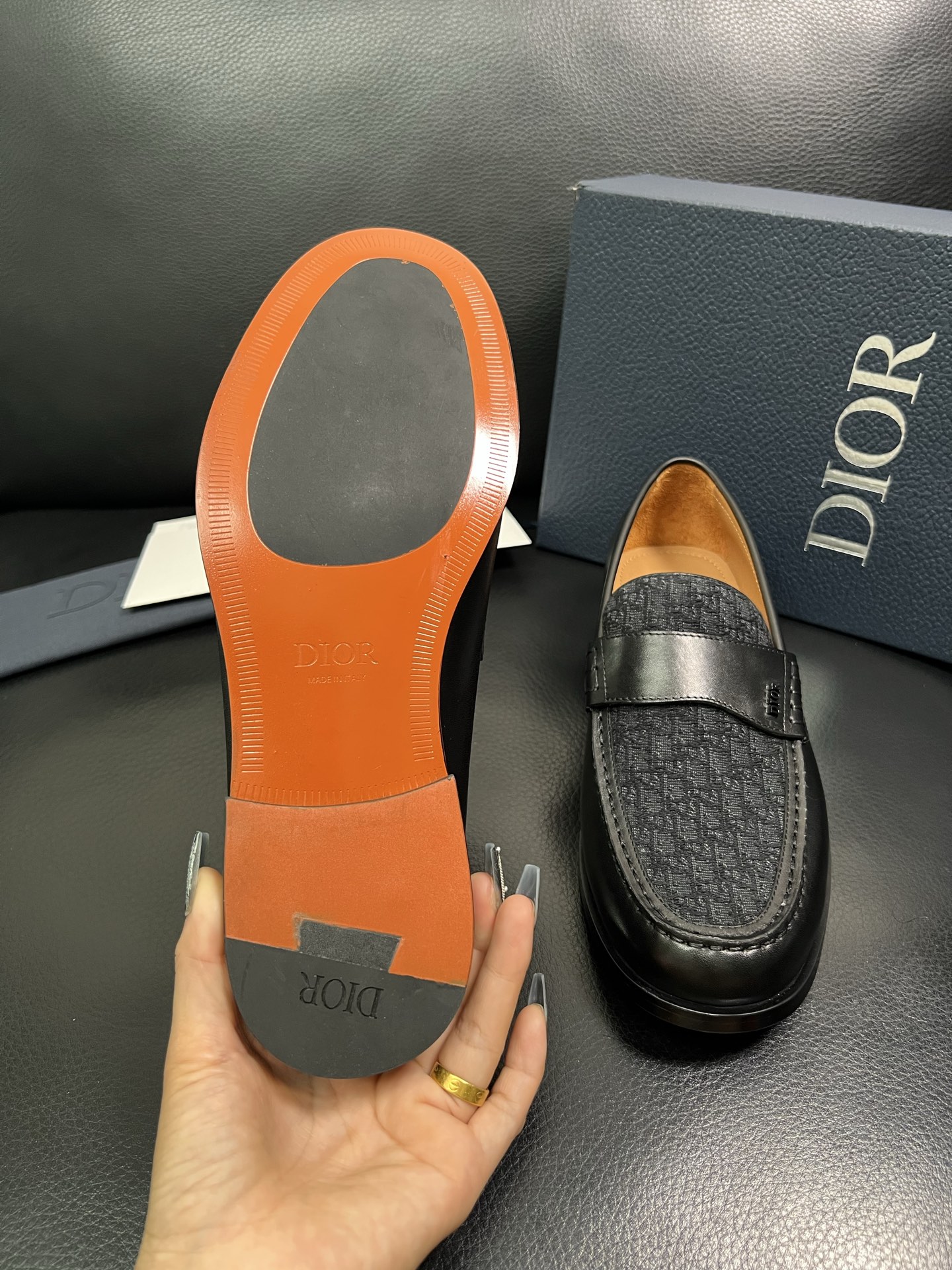 Dior 顶级工艺品 迪奥 专柜同步 原厂配置，意大利进口原版牛皮面料，透气舒适进口水染牛里垫，鞋底：原