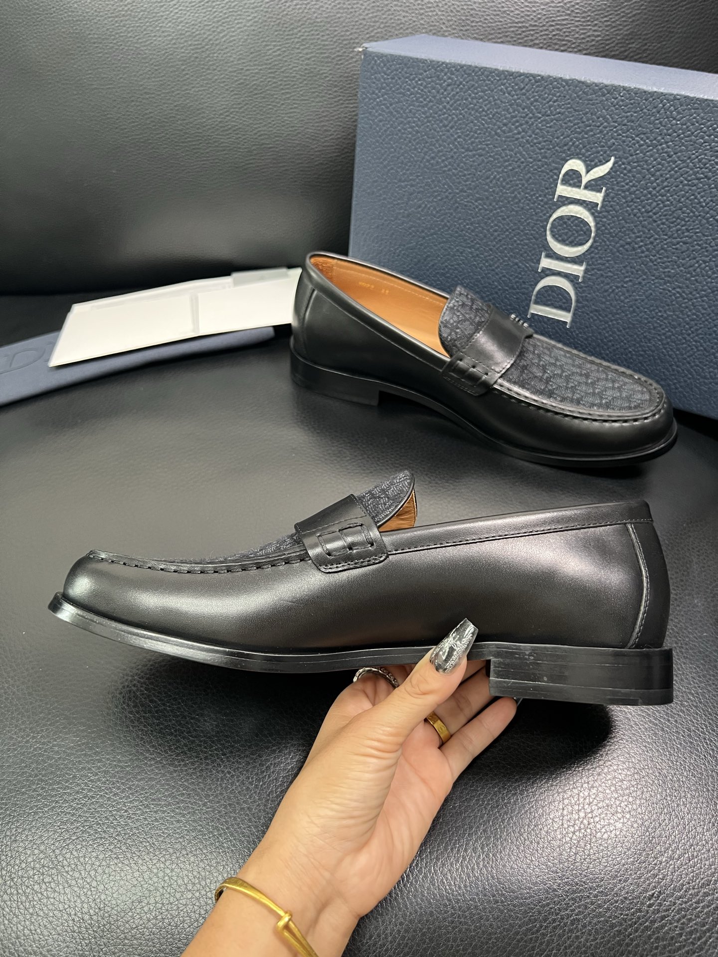 Dior 顶级工艺品 迪奥 专柜同步 原厂配置，意大利进口原版牛皮面料，透气舒适进口水染牛里垫，鞋底：原