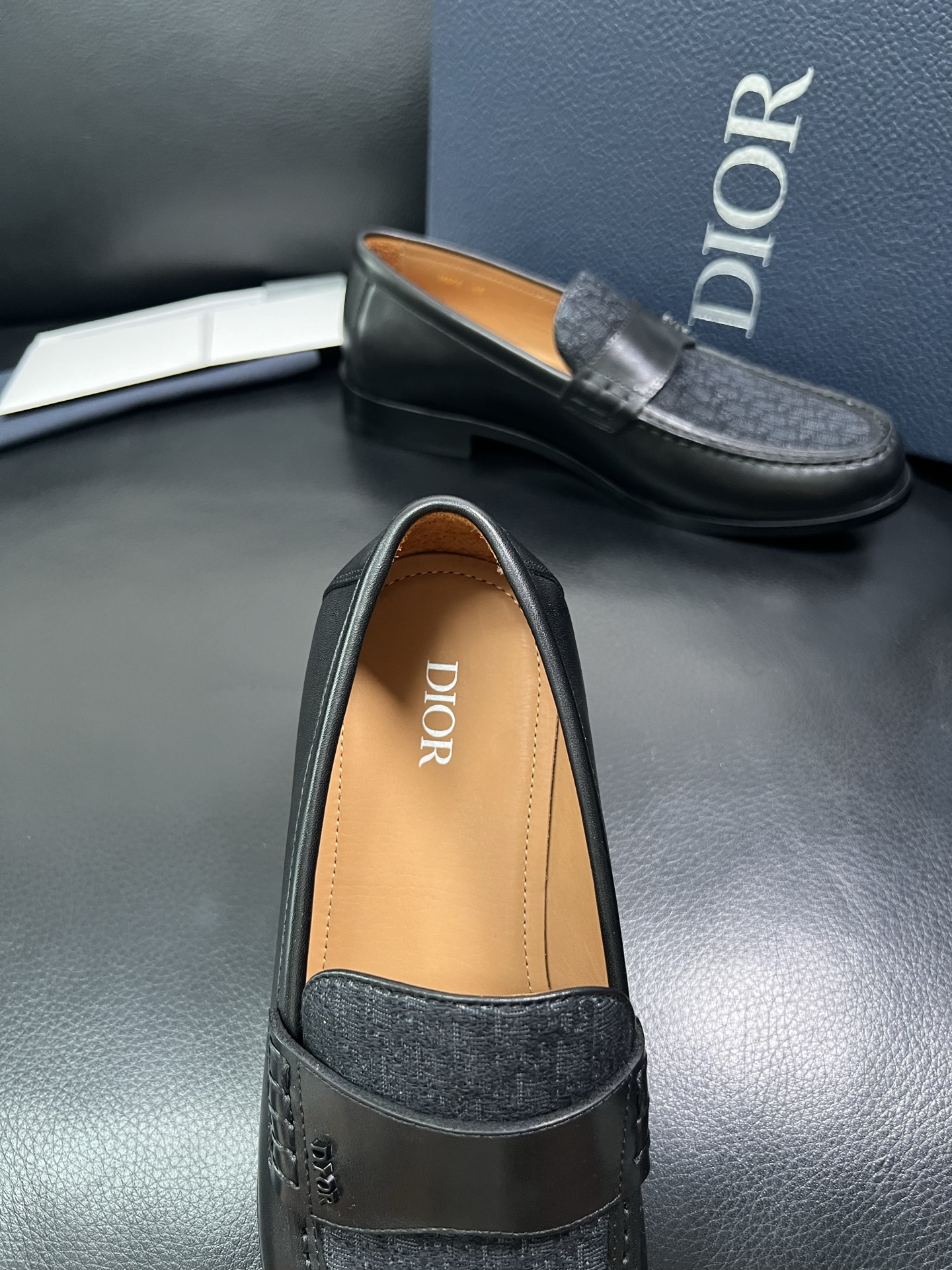 Dior 顶级工艺品 迪奥 专柜同步 原厂配置，意大利进口原版牛皮面料，透气舒适进口水染牛里垫，鞋底：原