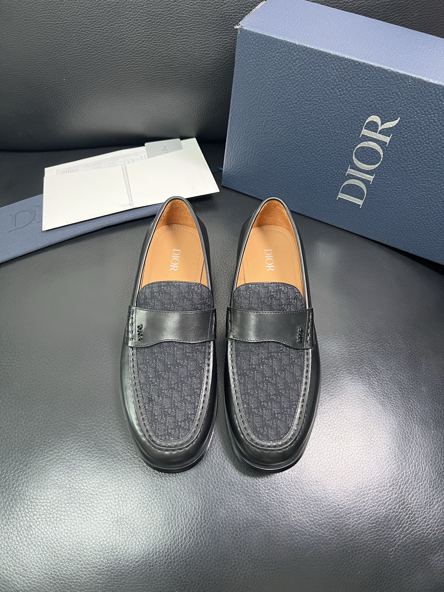 Dior 顶级工艺品 迪奥 专柜同步 原厂配置，意大利进口原版牛皮面料，透气舒适进口水染牛里垫，鞋底：原