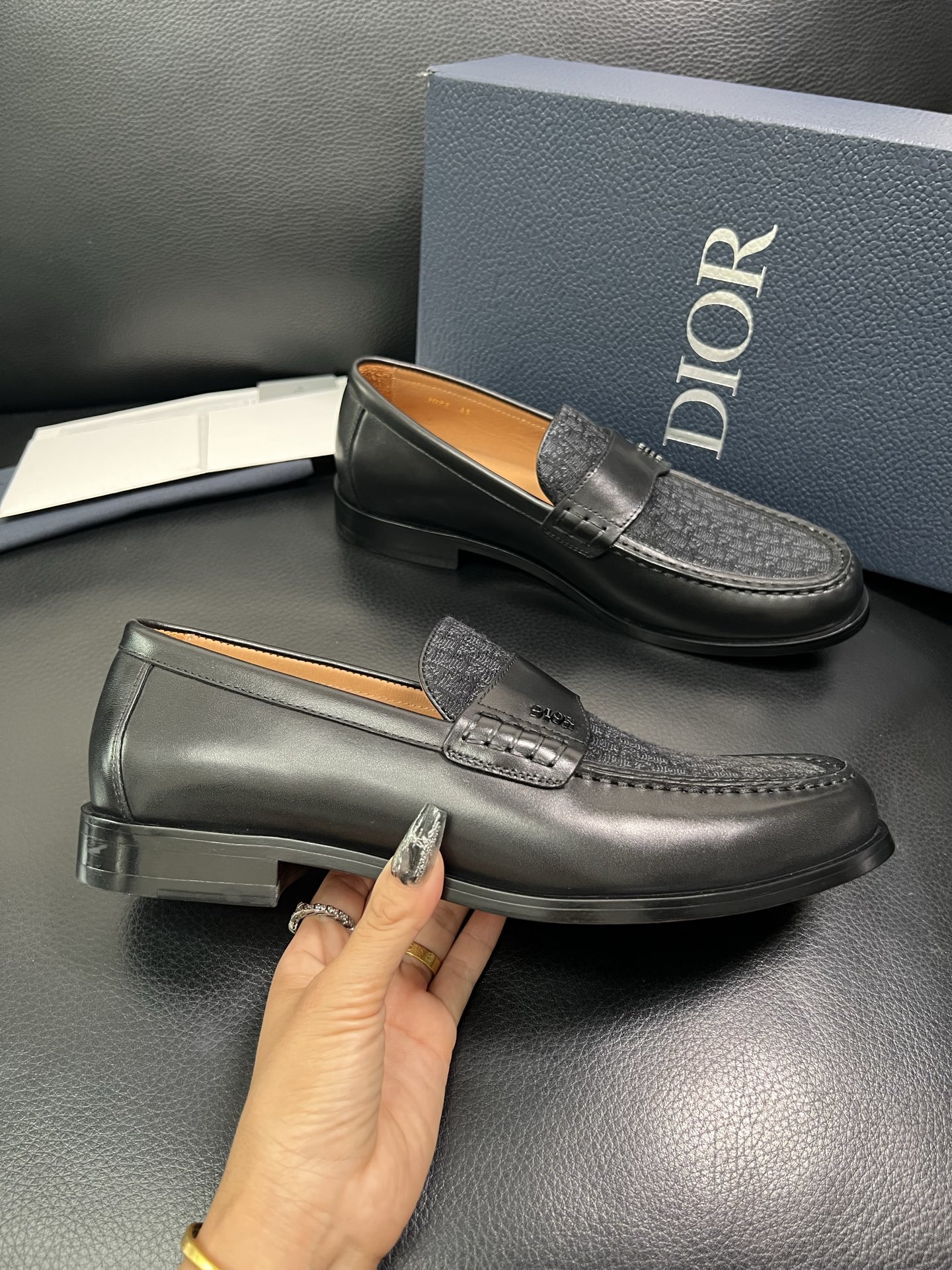 Dior 顶级工艺品 迪奥 专柜同步 原厂配置，意大利进口原版牛皮面料，透气舒适进口水染牛里垫，鞋底：原