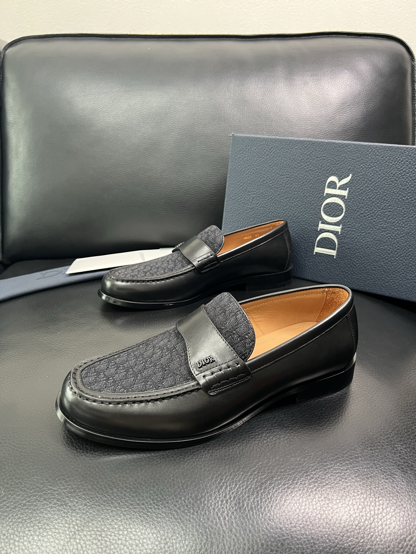 Dior 顶级工艺品 迪奥 专柜同步 原厂配置，意大利进口原版牛皮面料，透气舒适进口水染牛里垫，鞋底：原