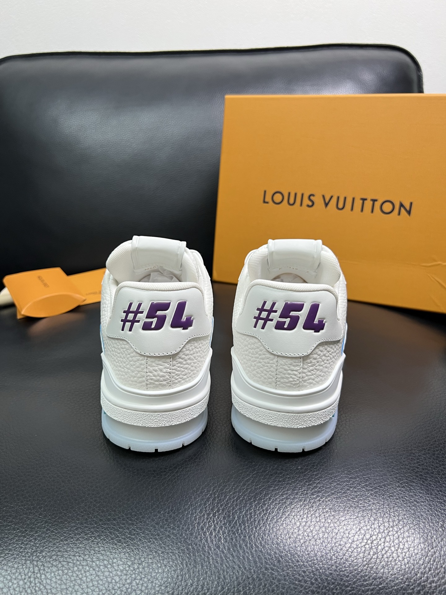 Lv 顶级工艺品 路易威登，运动板鞋专柜同步，鞋面意大利进口，高品质拼接缤纷色彩复杂工艺品，进口网布里垫