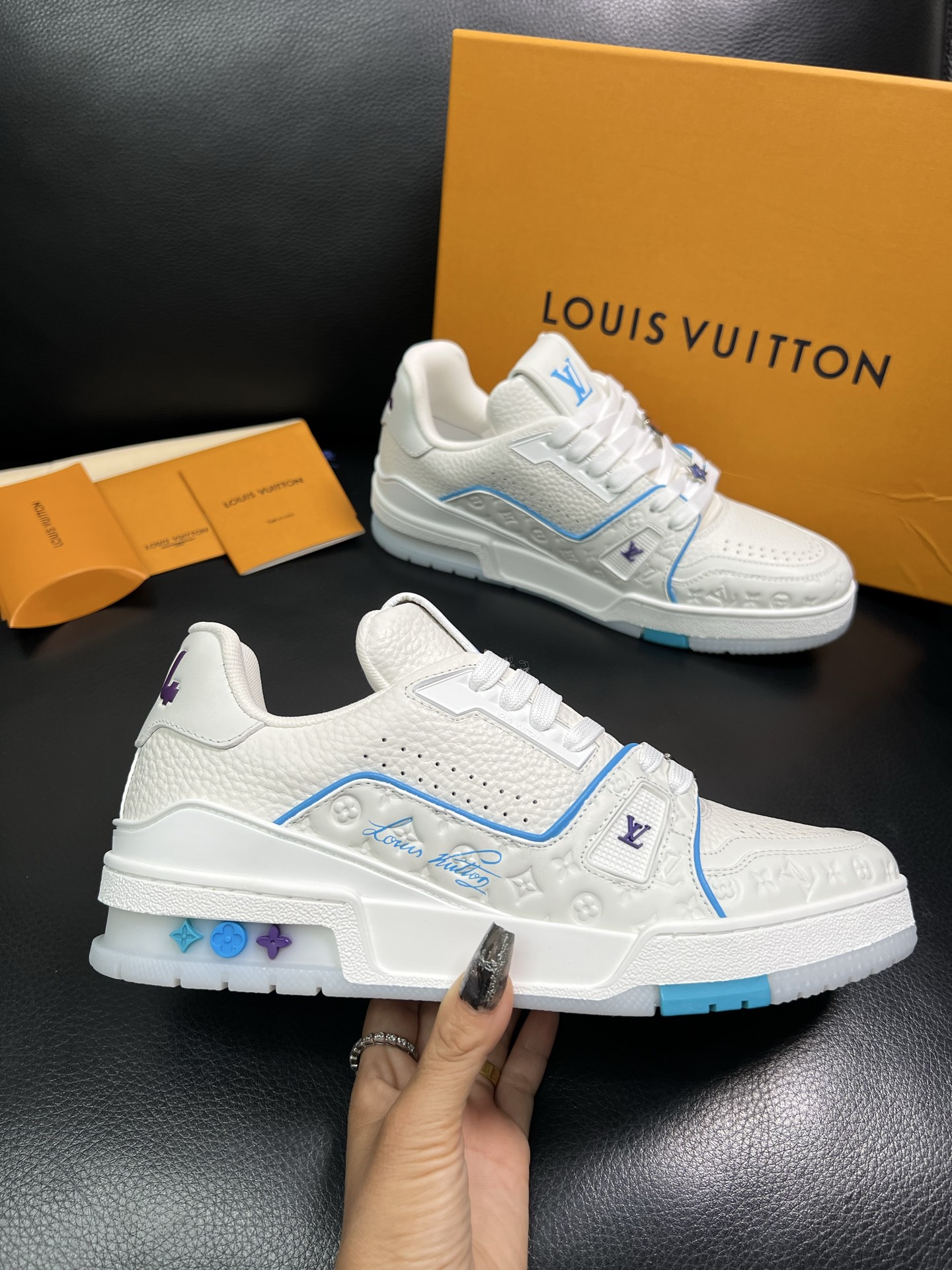 Lv 顶级工艺品 路易威登，运动板鞋专柜同步，鞋面意大利进口，高品质拼接缤纷色彩复杂工艺品，进口网布里垫