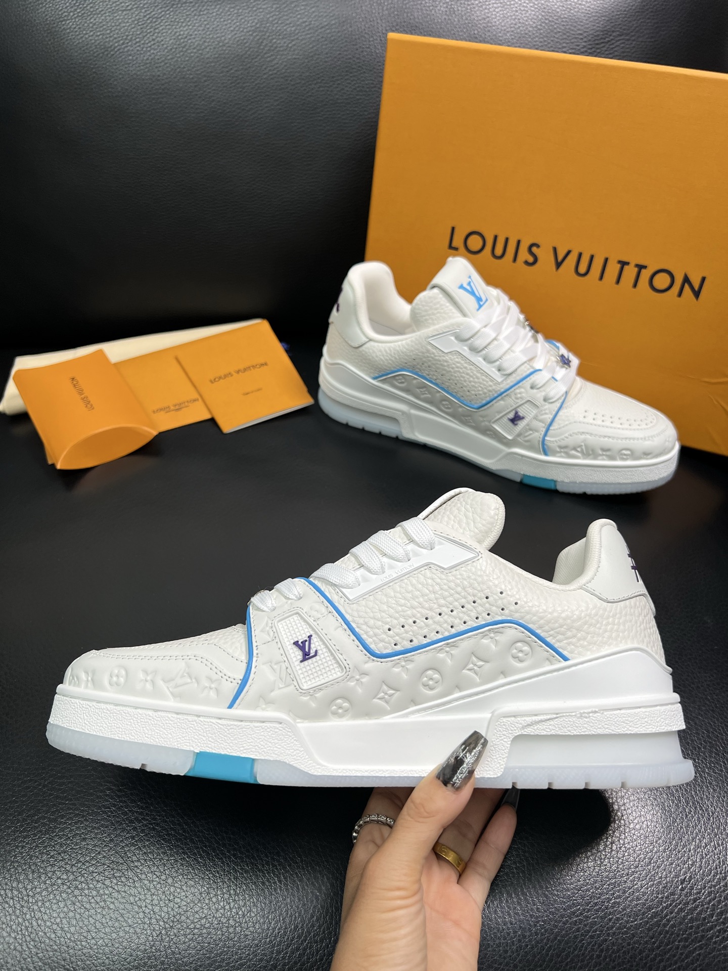 Lv 顶级工艺品 路易威登，运动板鞋专柜同步，鞋面意大利进口，高品质拼接缤纷色彩复杂工艺品，进口网布里垫