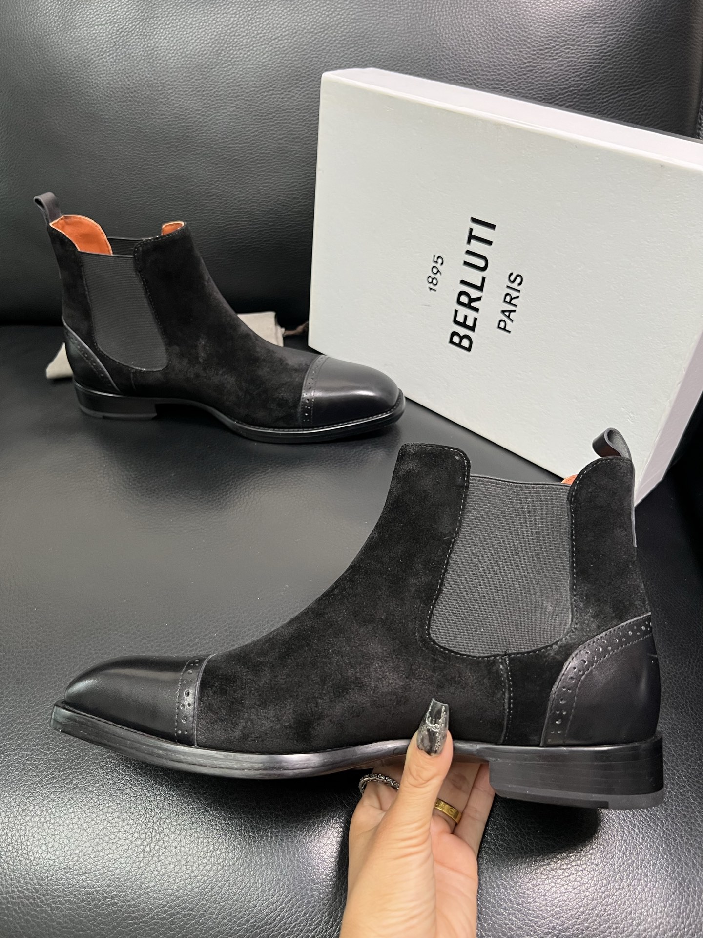 Berluti 顶级代购 布鲁提 专柜同步发售原厂配置，意大利进口牛皮面料，全进口水染牛皮里垫，鞋底：原