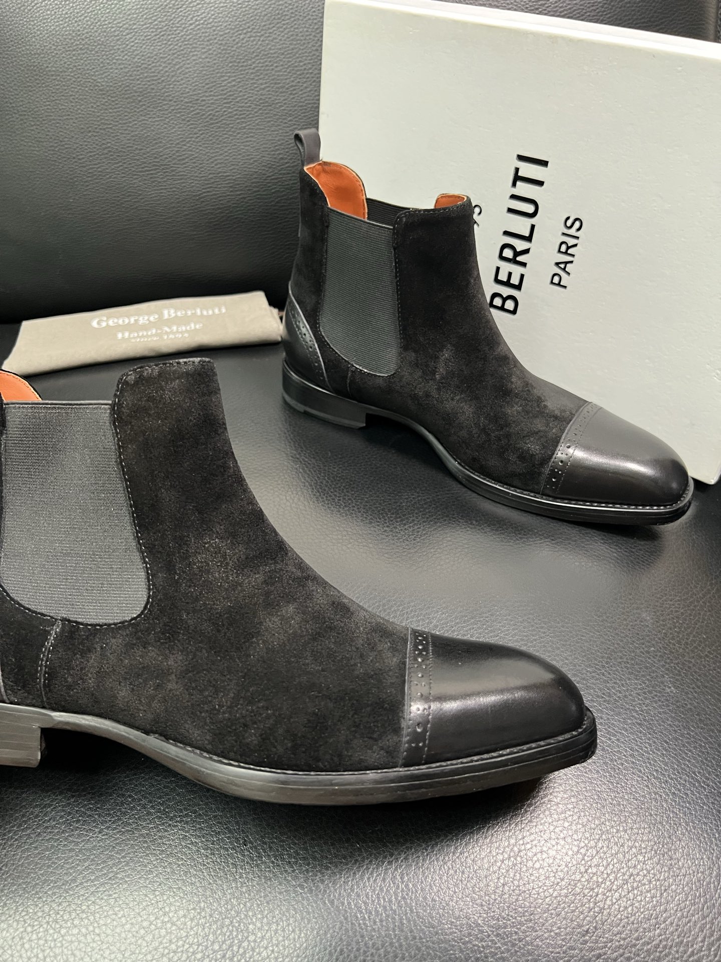 Berluti 顶级代购 布鲁提 专柜同步发售原厂配置，意大利进口牛皮面料，全进口水染牛皮里垫，鞋底：原