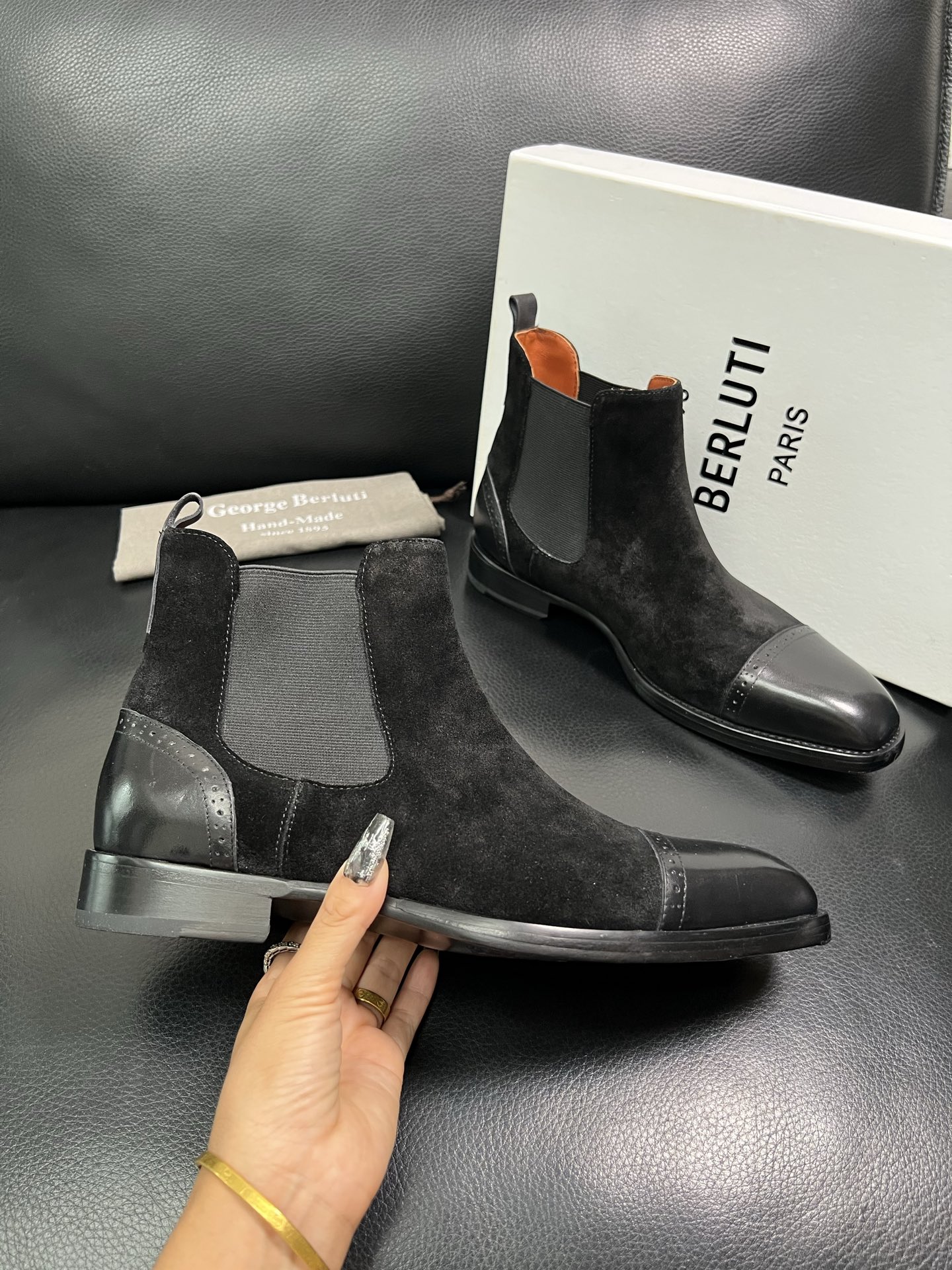 Berluti 顶级代购 布鲁提 专柜同步发售原厂配置，意大利进口牛皮面料，全进口水染牛皮里垫，鞋底：原
