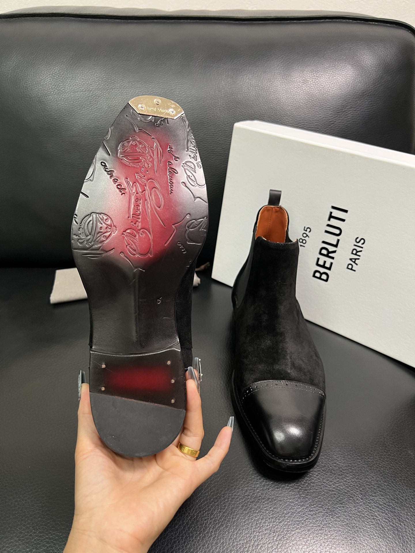 Berluti 顶级代购 布鲁提 专柜同步发售原厂配置，意大利进口牛皮面料，全进口水染牛皮里垫，鞋底：原