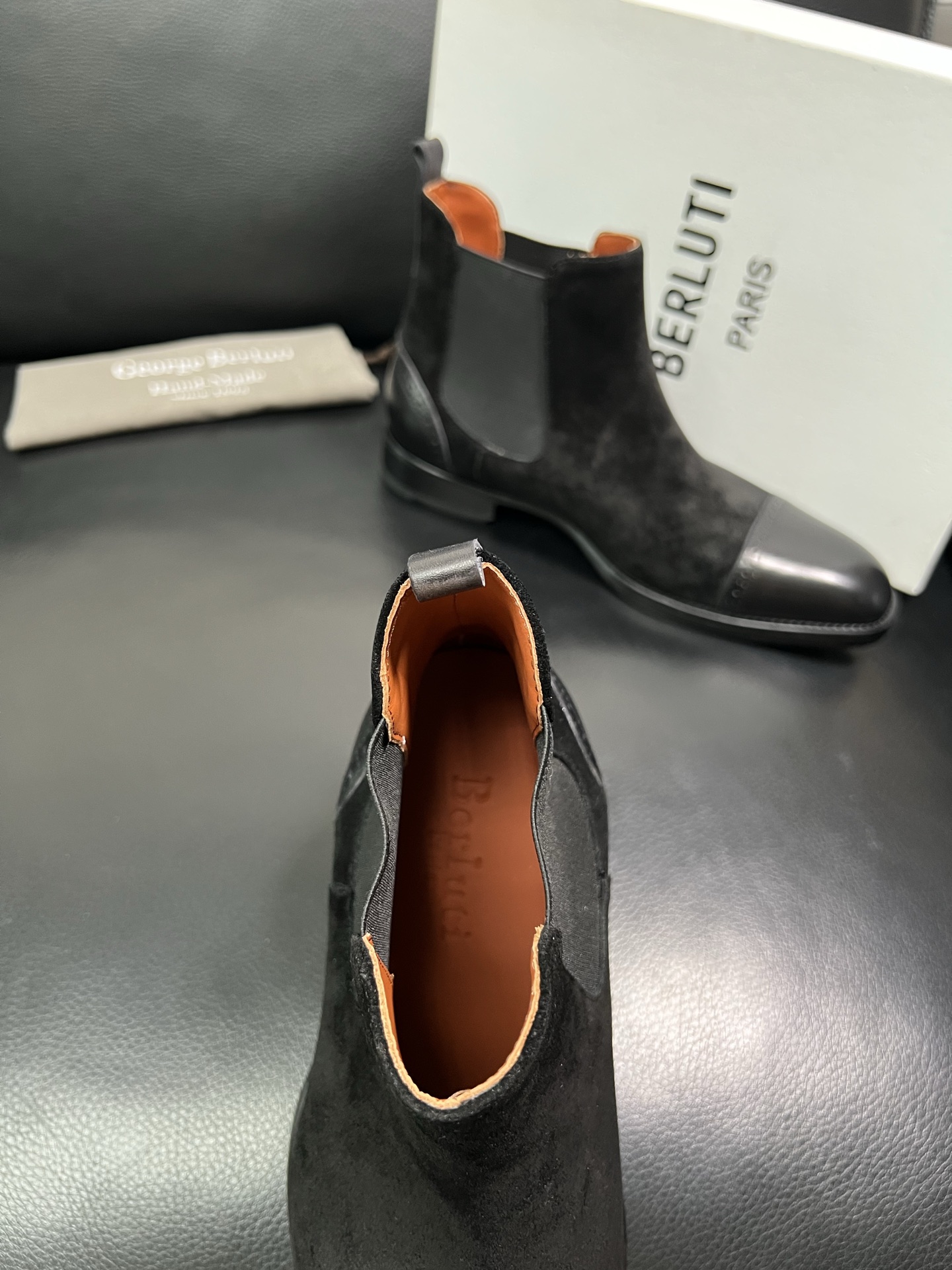 Berluti 顶级代购 布鲁提 专柜同步发售原厂配置，意大利进口牛皮面料，全进口水染牛皮里垫，鞋底：原