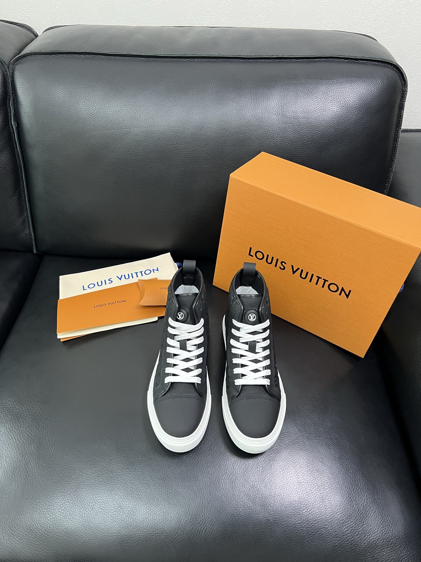 Lv 高品质 顶级工艺品 路易威登，专柜同步，鞋面意大利进口，高品质拼接缤纷色彩复杂工艺品，进口水染牛内