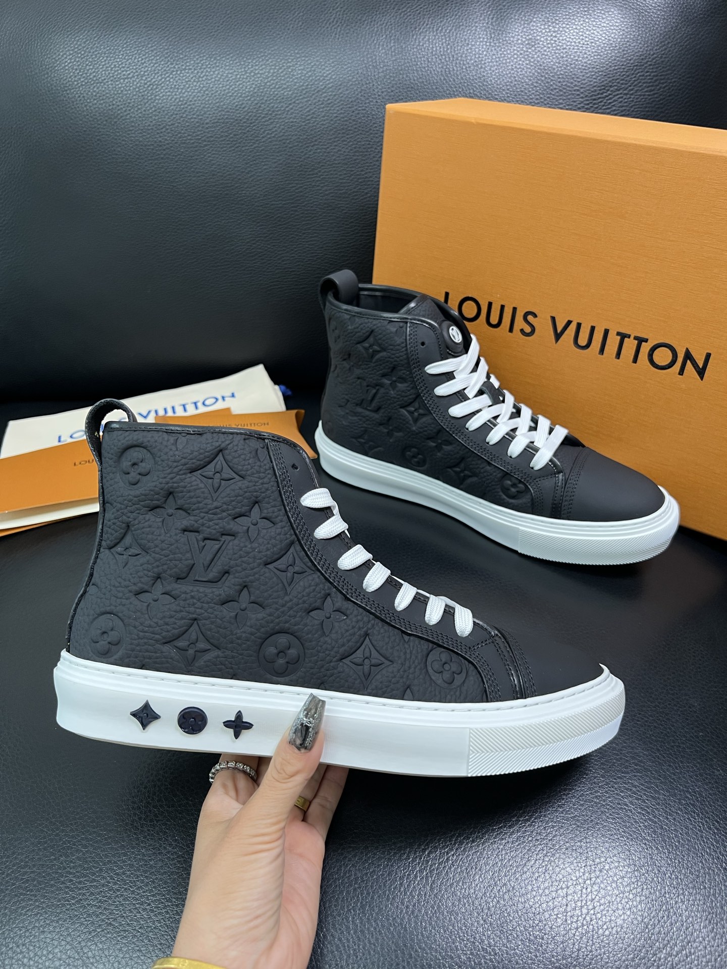 Lv 高品质 顶级工艺品 路易威登，专柜同步，鞋面意大利进口，高品质拼接缤纷色彩复杂工艺品，进口水染牛内