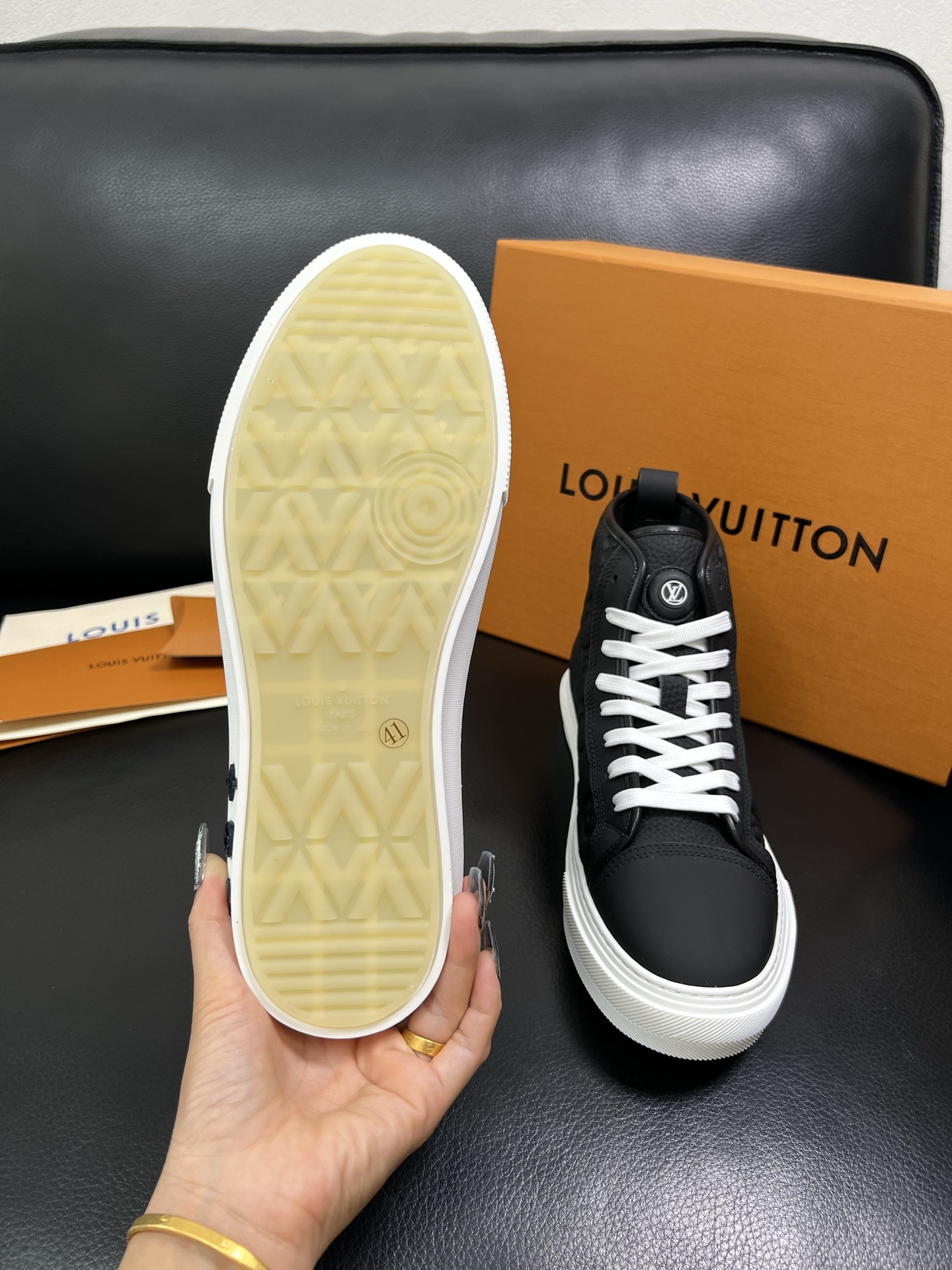 Lv 高品质 顶级工艺品 路易威登，专柜同步，鞋面意大利进口，高品质拼接缤纷色彩复杂工艺品，进口水染牛内