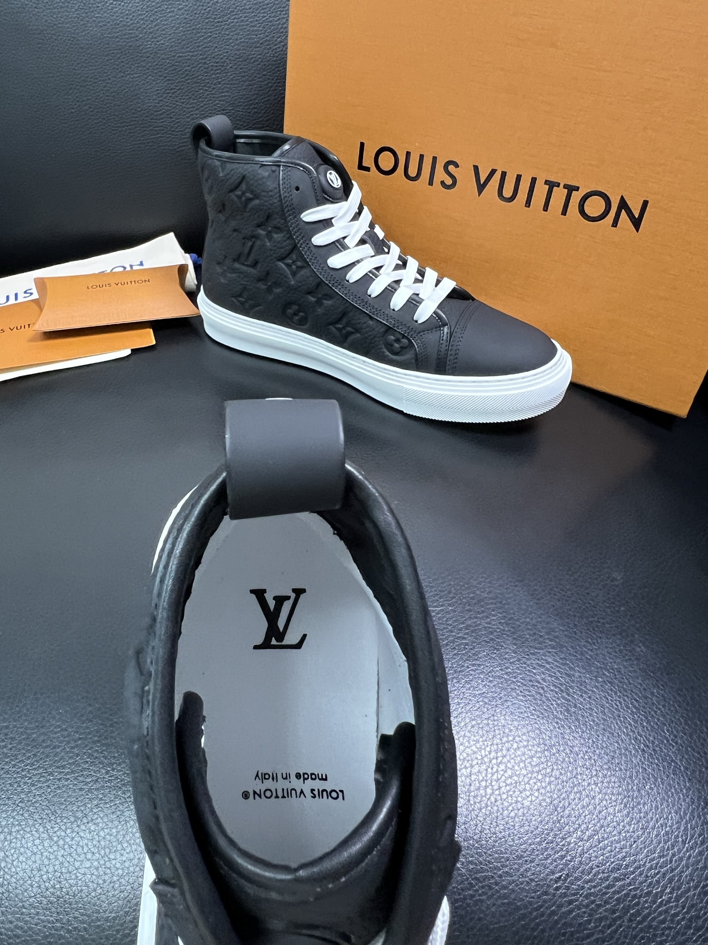 Lv 高品质 顶级工艺品 路易威登，专柜同步，鞋面意大利进口，高品质拼接缤纷色彩复杂工艺品，进口水染牛内
