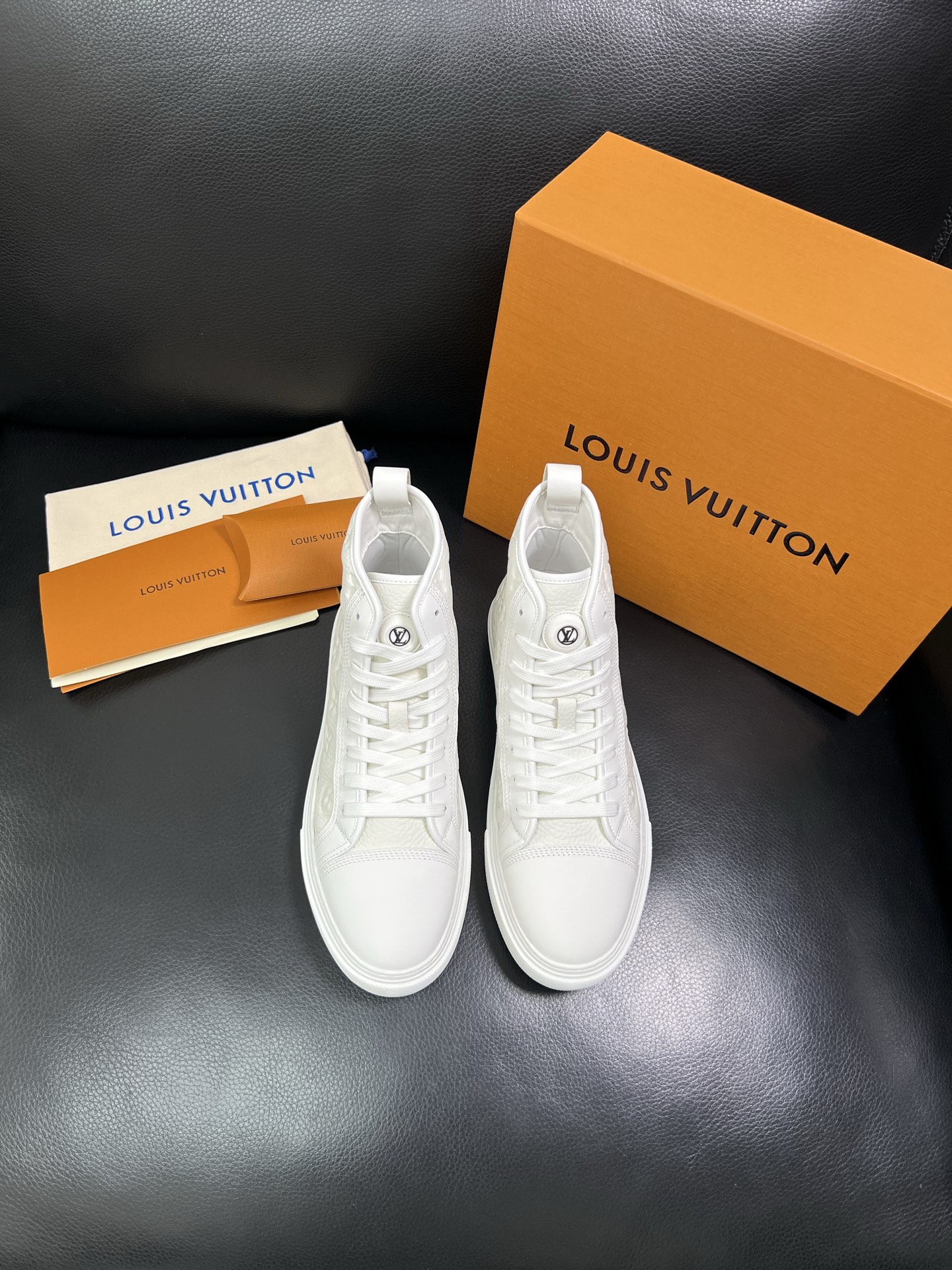 Lv 高品质 顶级工艺品 路易威登，专柜同步，鞋面意大利进口，高品质拼接缤纷色彩复杂工艺品，进口水染牛内