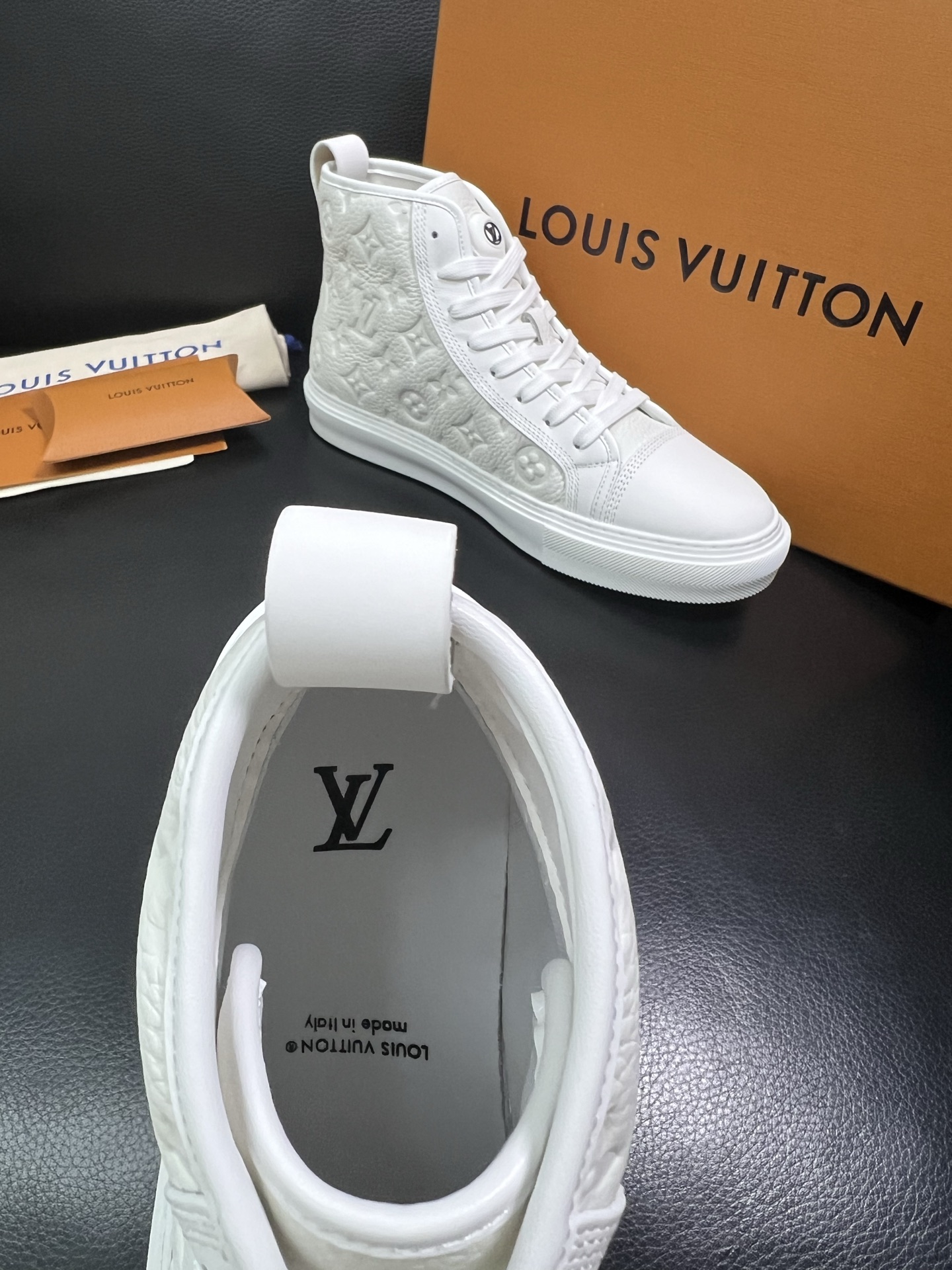 Lv 高品质 顶级工艺品 路易威登，专柜同步，鞋面意大利进口，高品质拼接缤纷色彩复杂工艺品，进口水染牛内