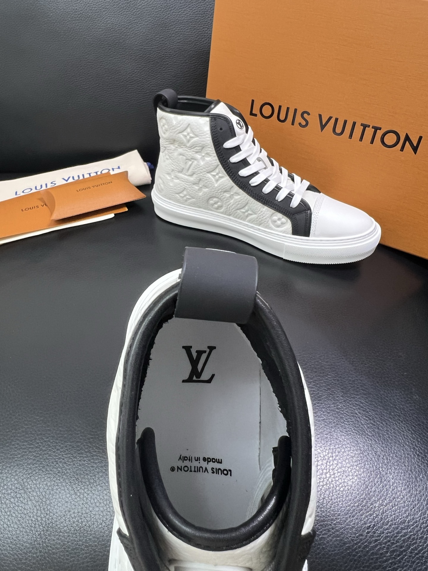 Lv 高品质 顶级工艺品 路易威登，专柜同步，鞋面意大利进口，高品质拼接缤纷色彩复杂工艺品，进口水染牛内
