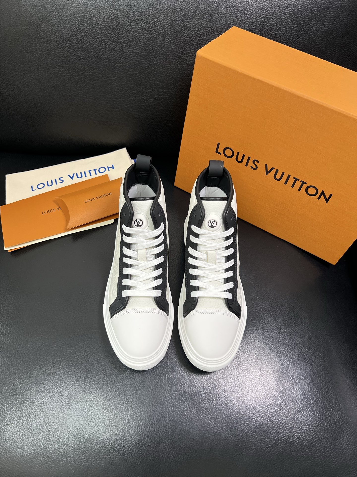Lv 高品质 顶级工艺品 路易威登，专柜同步，鞋面意大利进口，高品质拼接缤纷色彩复杂工艺品，进口水染牛内