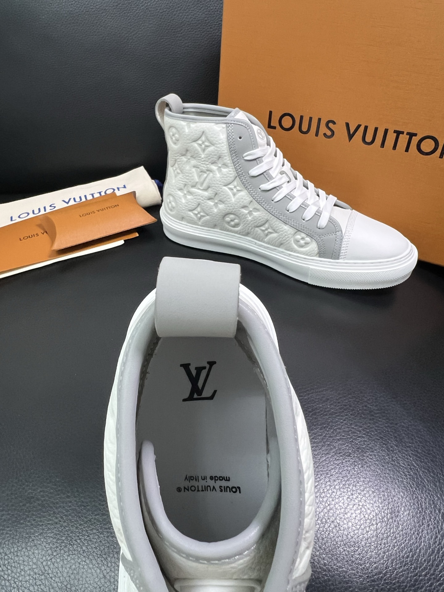 Lv 高品质 顶级工艺品 路易威登，专柜同步，鞋面意大利进口，高品质拼接缤纷色彩复杂工艺品，进口水染牛内