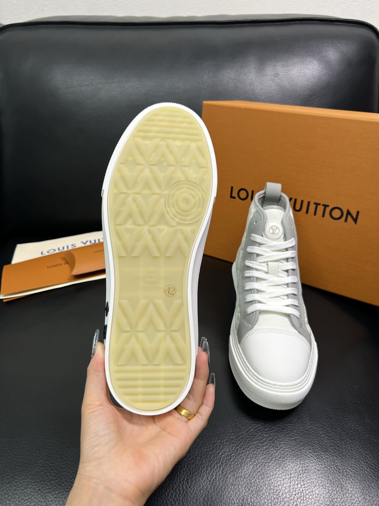 Lv 高品质 顶级工艺品 路易威登，专柜同步，鞋面意大利进口，高品质拼接缤纷色彩复杂工艺品，进口水染牛内