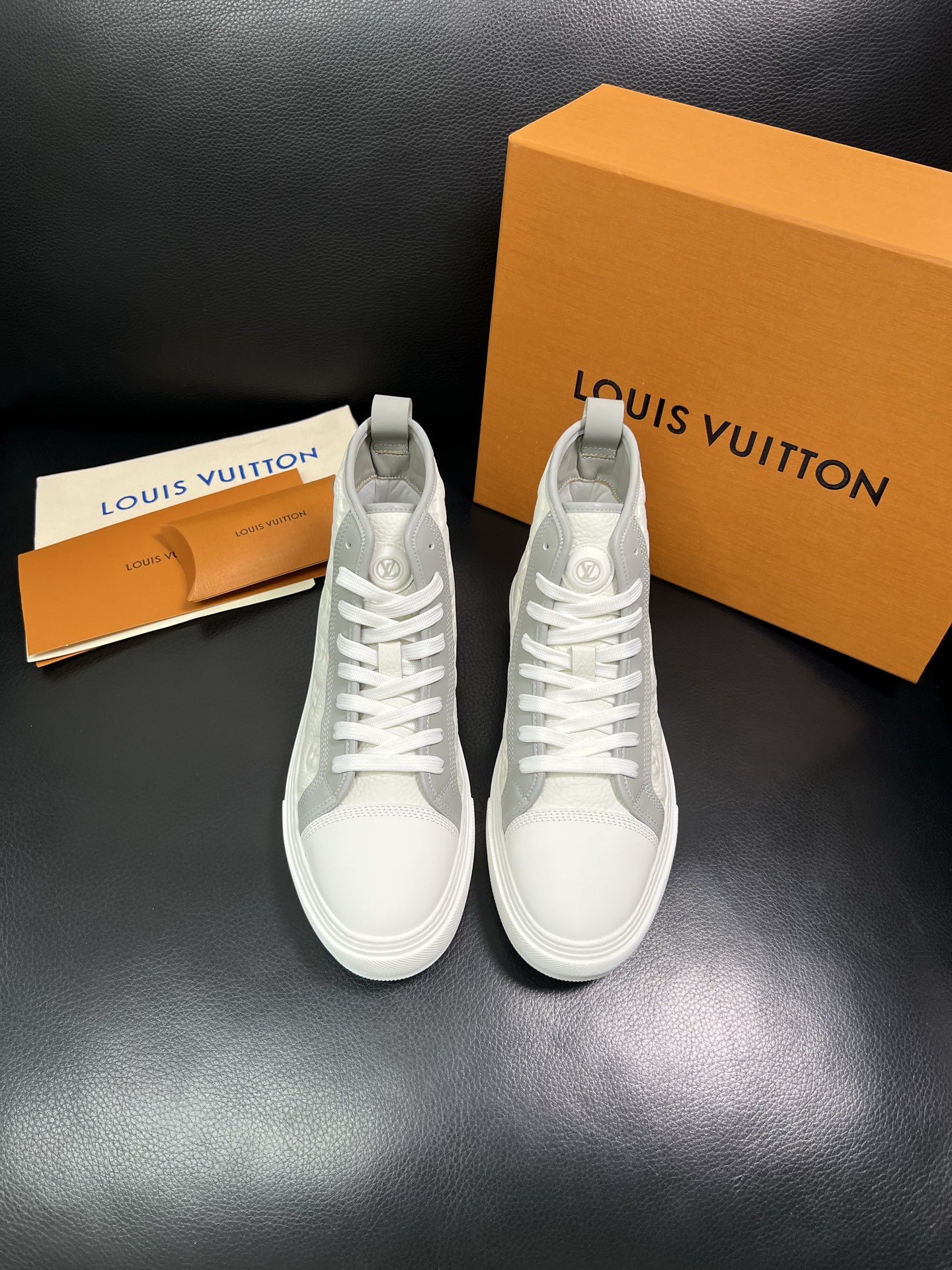 Lv 高品质 顶级工艺品 路易威登，专柜同步，鞋面意大利进口，高品质拼接缤纷色彩复杂工艺品，进口水染牛内