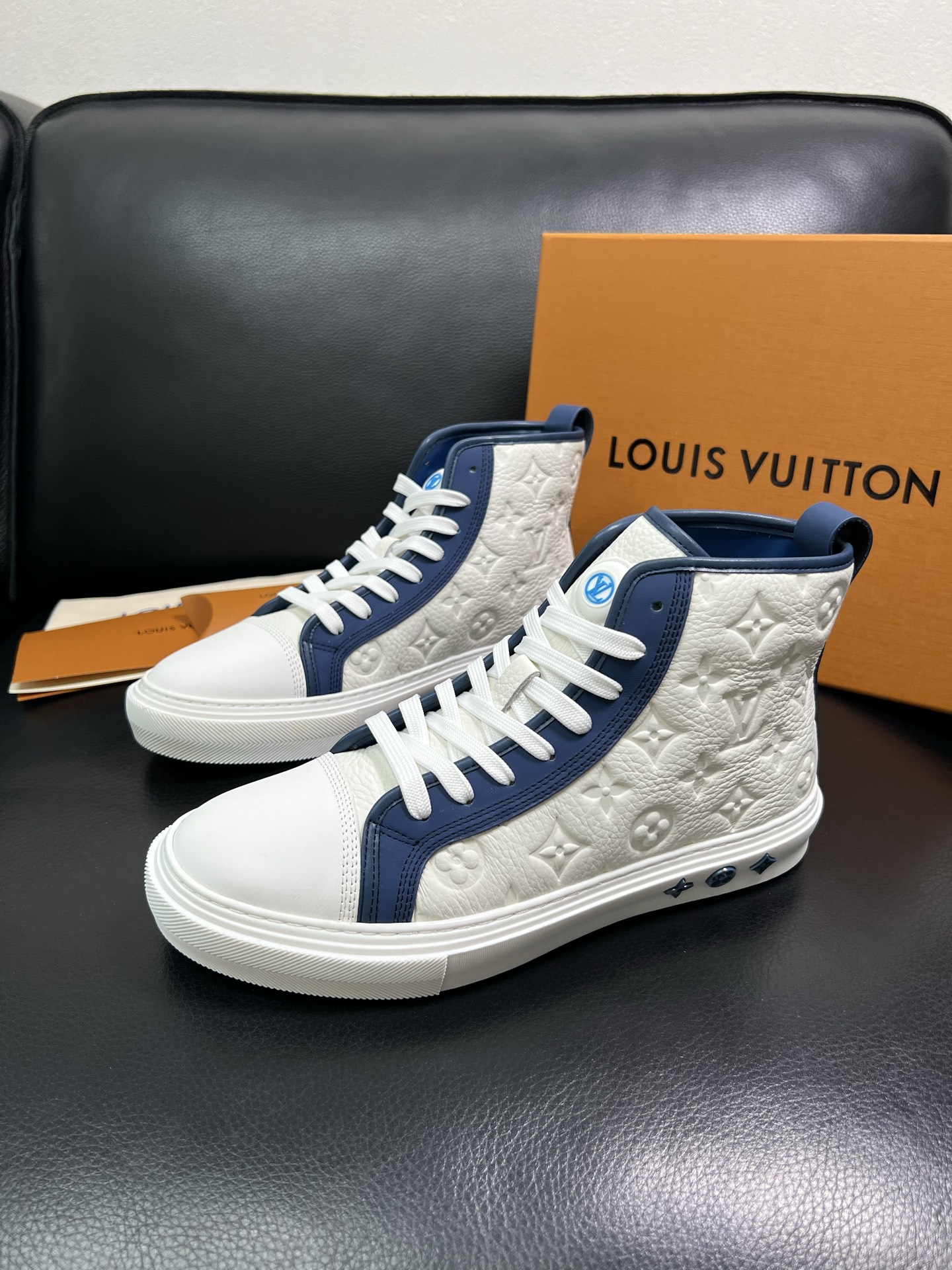 Lv 高品质 顶级工艺品 路易威登，专柜同步，鞋面意大利进口，高品质拼接缤纷色彩复杂工艺品，进口水染牛内
