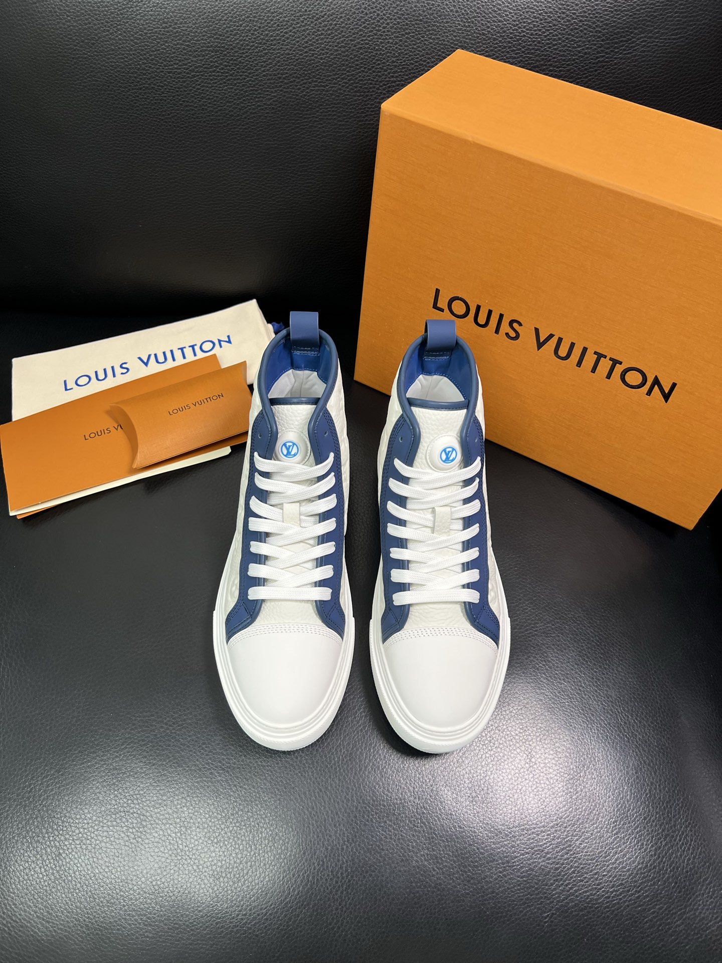 Lv 高品质 顶级工艺品 路易威登，专柜同步，鞋面意大利进口，高品质拼接缤纷色彩复杂工艺品，进口水染牛内