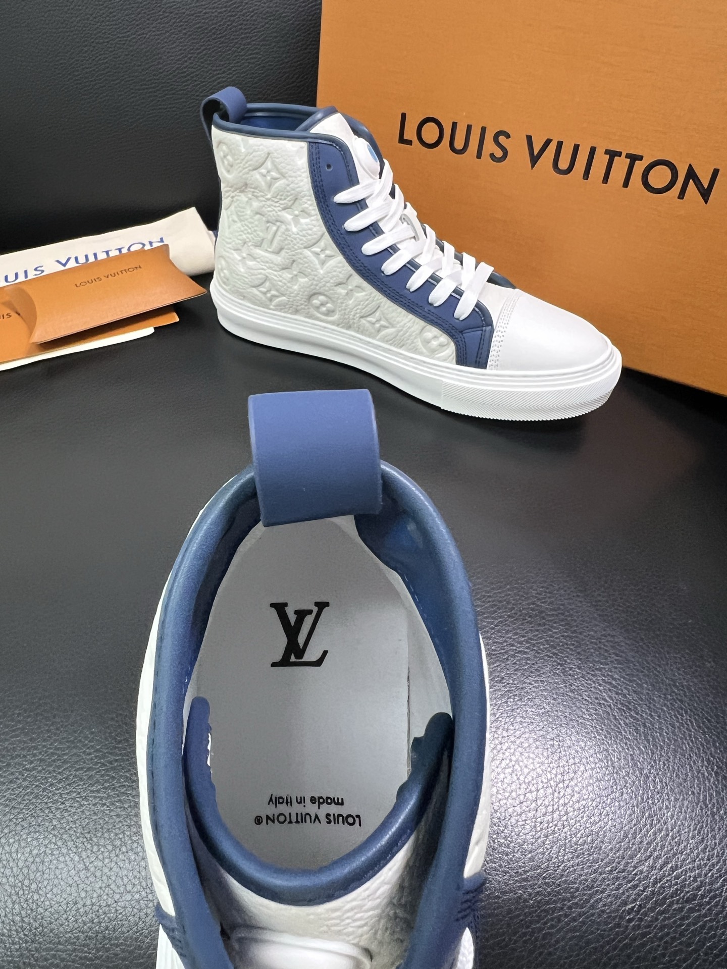Lv 高品质 顶级工艺品 路易威登，专柜同步，鞋面意大利进口，高品质拼接缤纷色彩复杂工艺品，进口水染牛内