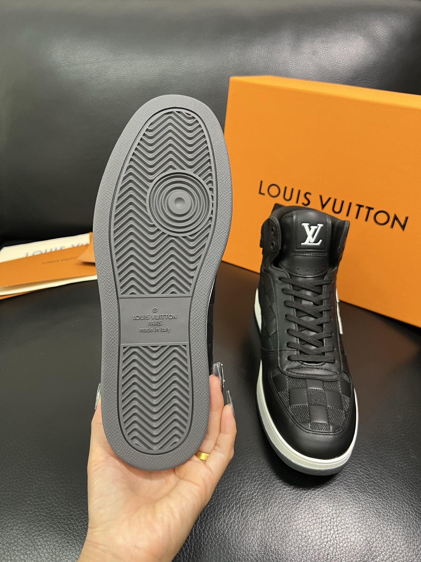 Lv 高品质 顶级工艺品 路易威登，专柜同步，鞋面意大利进口，高品质拼接缤纷色彩复杂工艺品，进口水染牛皮