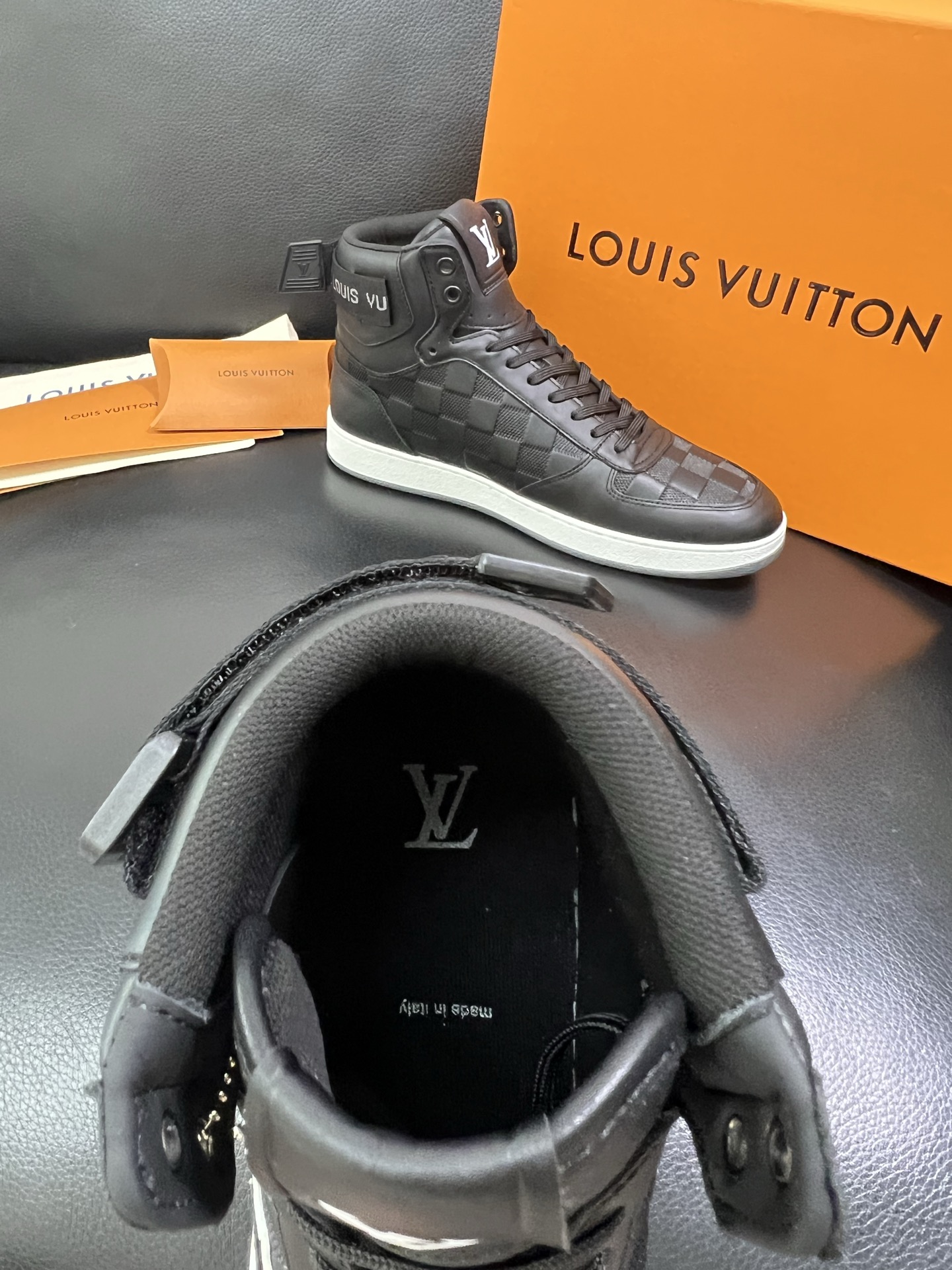 Lv 高品质 顶级工艺品 路易威登，专柜同步，鞋面意大利进口，高品质拼接缤纷色彩复杂工艺品，进口水染牛皮