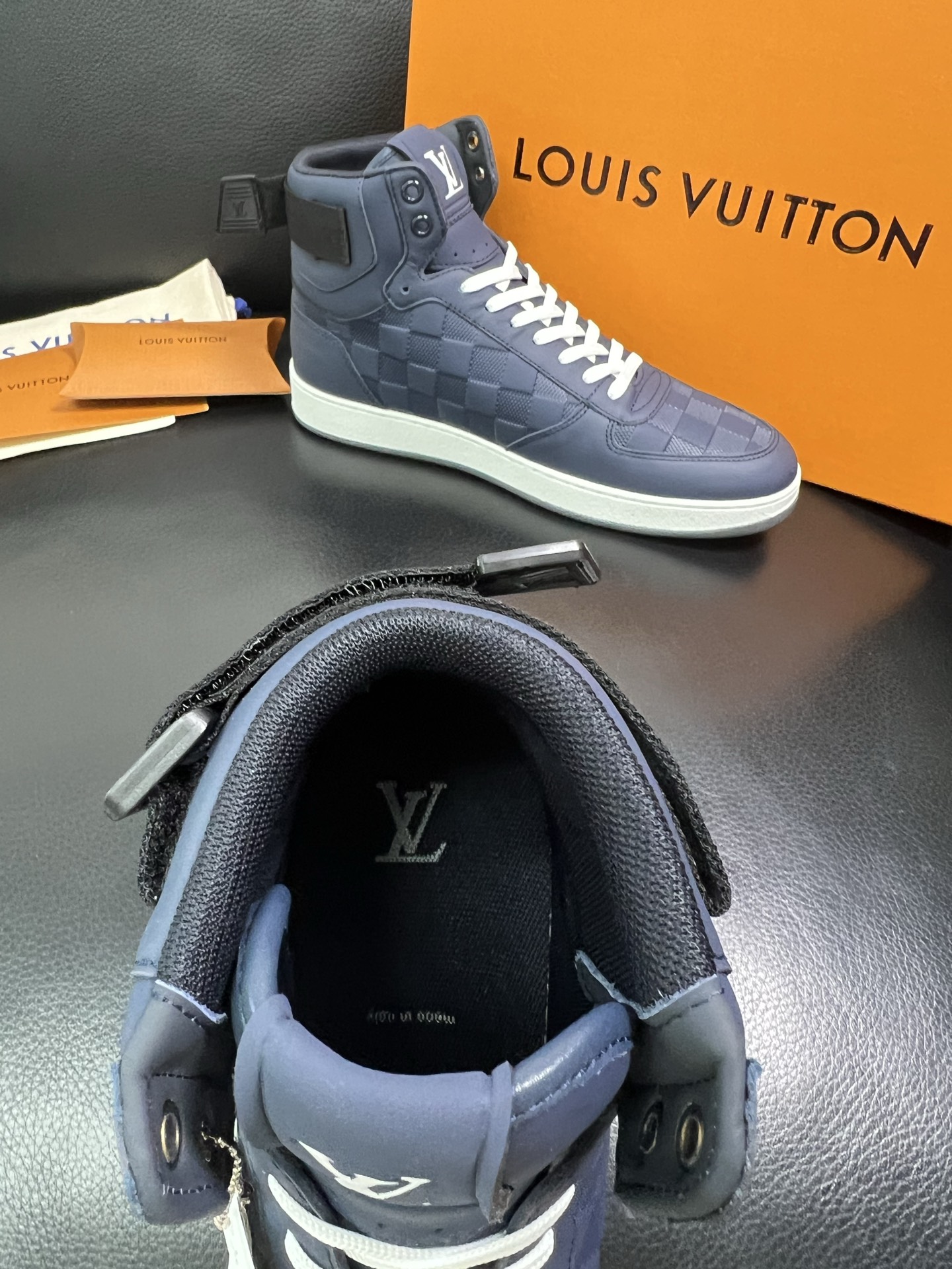 Lv 高品质 顶级工艺品 路易威登，专柜同步，鞋面意大利进口，高品质拼接缤纷色彩复杂工艺品，进口水染牛皮