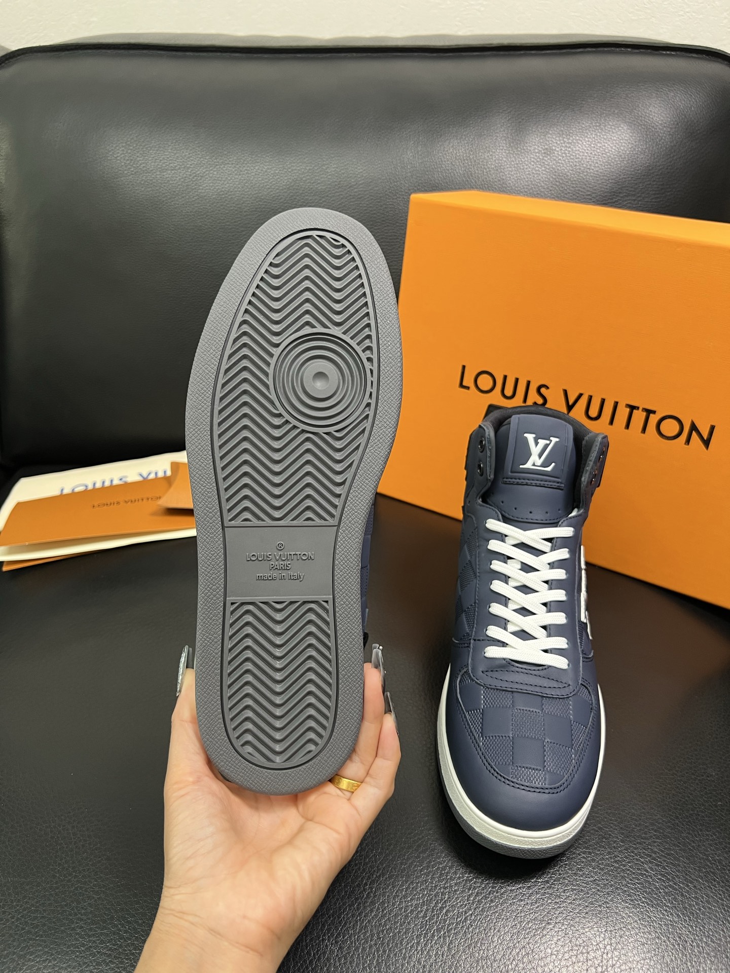 Lv 高品质 顶级工艺品 路易威登，专柜同步，鞋面意大利进口，高品质拼接缤纷色彩复杂工艺品，进口水染牛皮