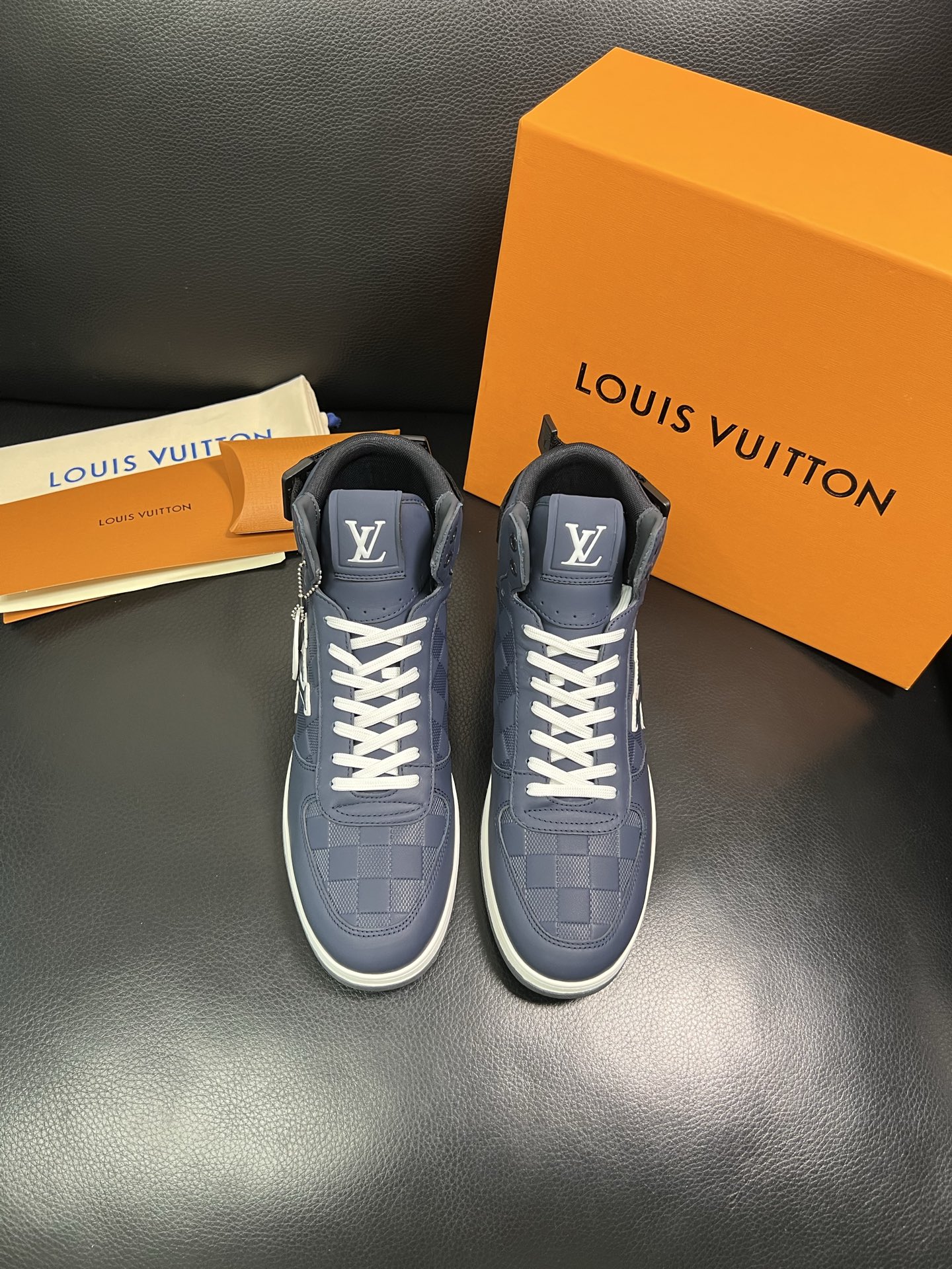 Lv 高品质 顶级工艺品 路易威登，专柜同步，鞋面意大利进口，高品质拼接缤纷色彩复杂工艺品，进口水染牛皮