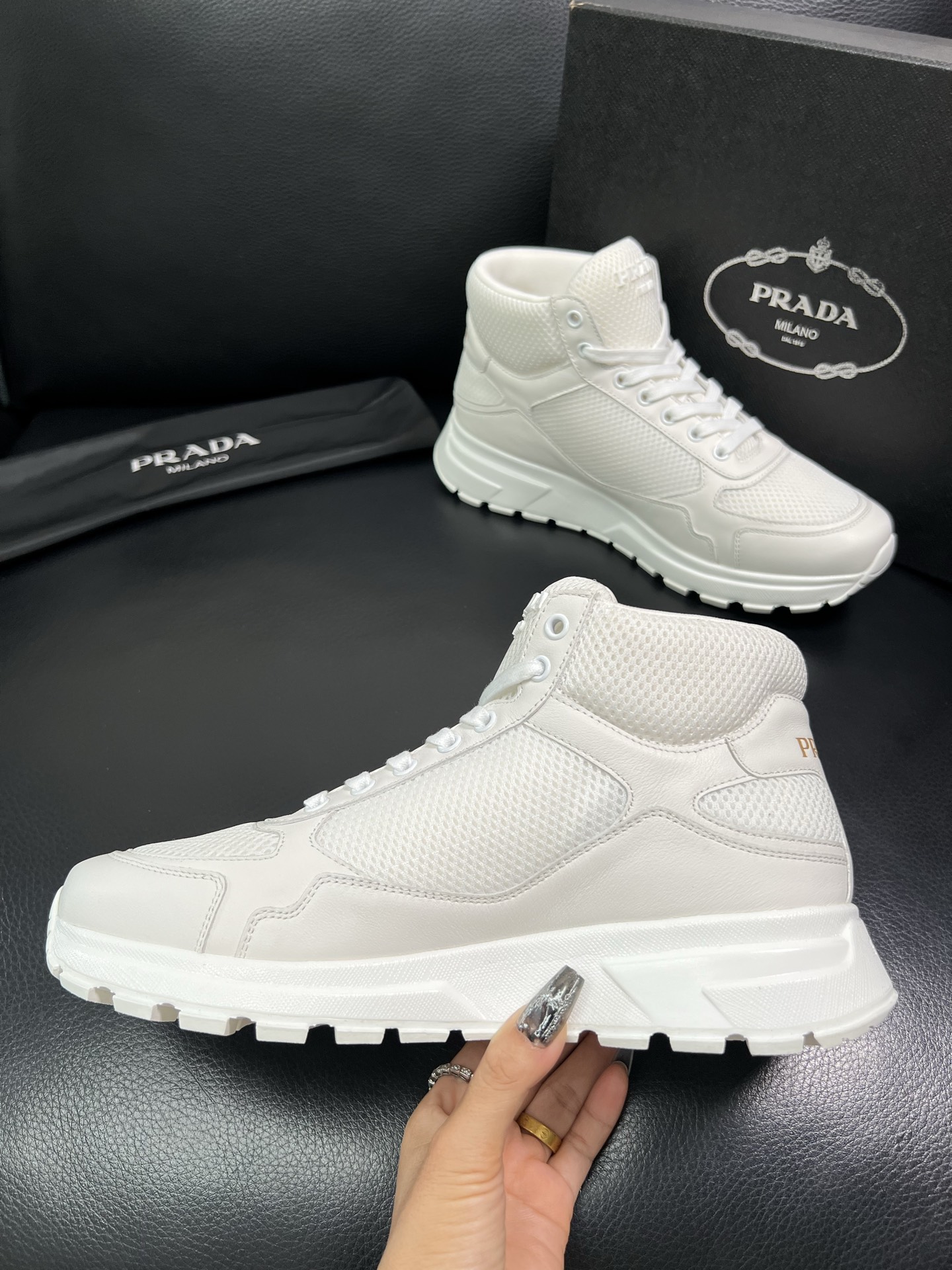 Prada 高品质 顶级工艺品 普拉达 专柜新款，原厂配置意大利进口牛皮拼网面料，高品质复杂拼接工艺，进