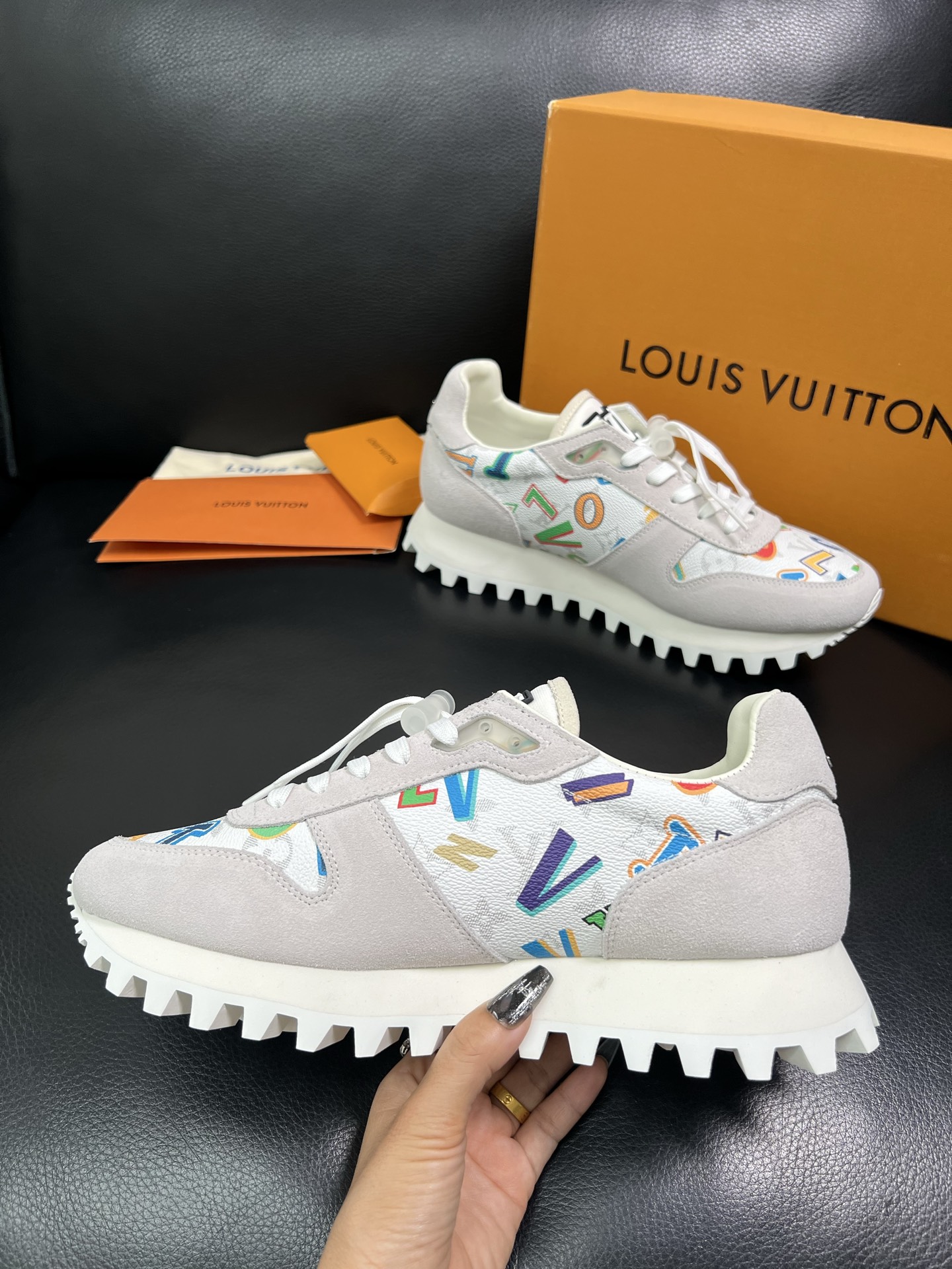 Lv 高品质 顶级工艺品 路易威登，专柜同步，鞋面意大利进口，高品质拼接缤纷色彩复杂工艺品，进口水染牛里