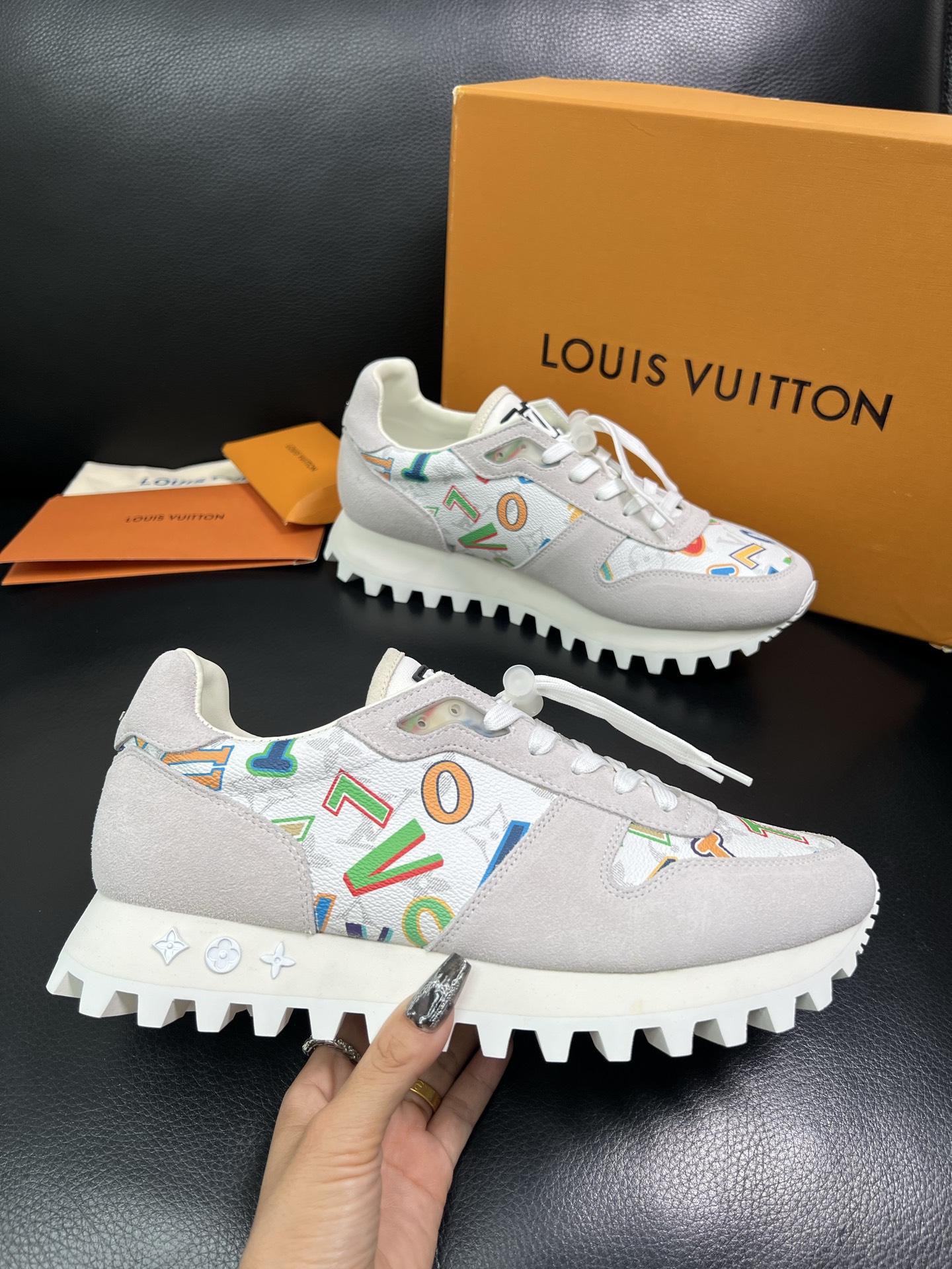 Lv 高品质 顶级工艺品 路易威登，专柜同步，鞋面意大利进口，高品质拼接缤纷色彩复杂工艺品，进口水染牛里
