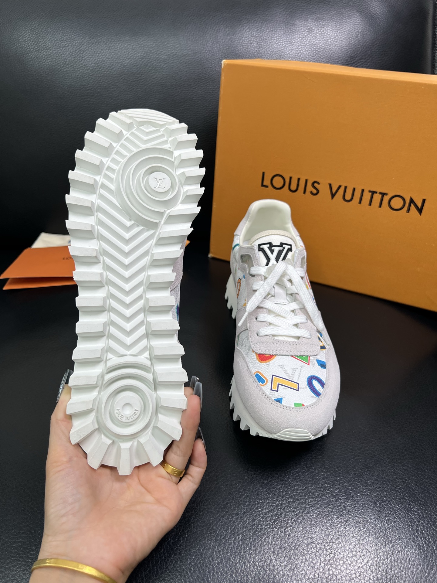 Lv 高品质 顶级工艺品 路易威登，专柜同步，鞋面意大利进口，高品质拼接缤纷色彩复杂工艺品，进口水染牛里