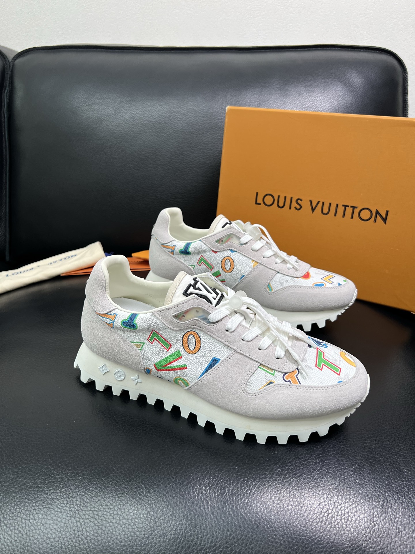 Lv 高品质 顶级工艺品 路易威登，专柜同步，鞋面意大利进口，高品质拼接缤纷色彩复杂工艺品，进口水染牛里