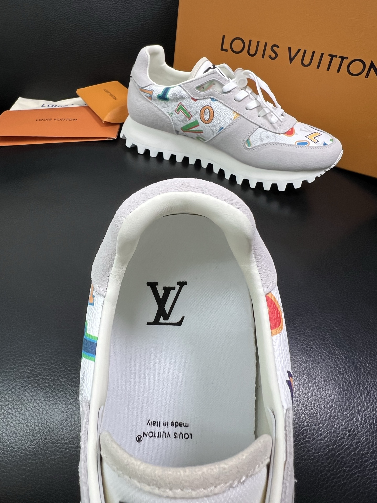 Lv 高品质 顶级工艺品 路易威登，专柜同步，鞋面意大利进口，高品质拼接缤纷色彩复杂工艺品，进口水染牛里