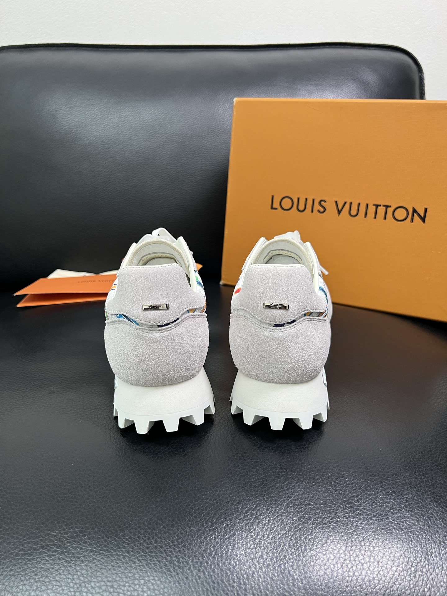 Lv 高品质 顶级工艺品 路易威登，专柜同步，鞋面意大利进口，高品质拼接缤纷色彩复杂工艺品，进口水染牛里