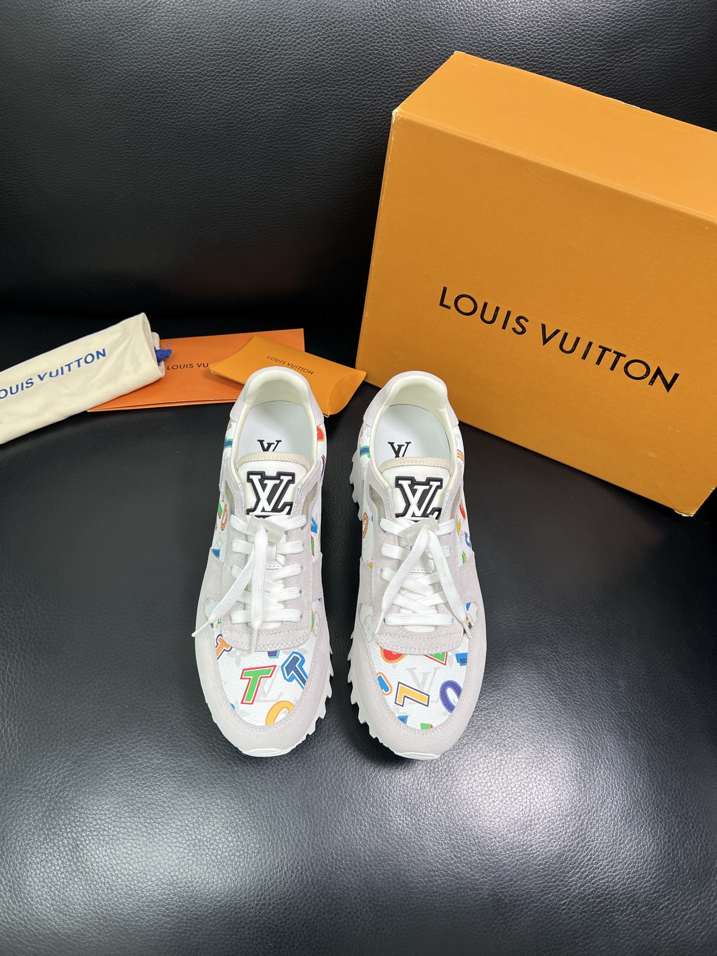 Lv 高品质 顶级工艺品 路易威登，专柜同步，鞋面意大利进口，高品质拼接缤纷色彩复杂工艺品，进口水染牛里