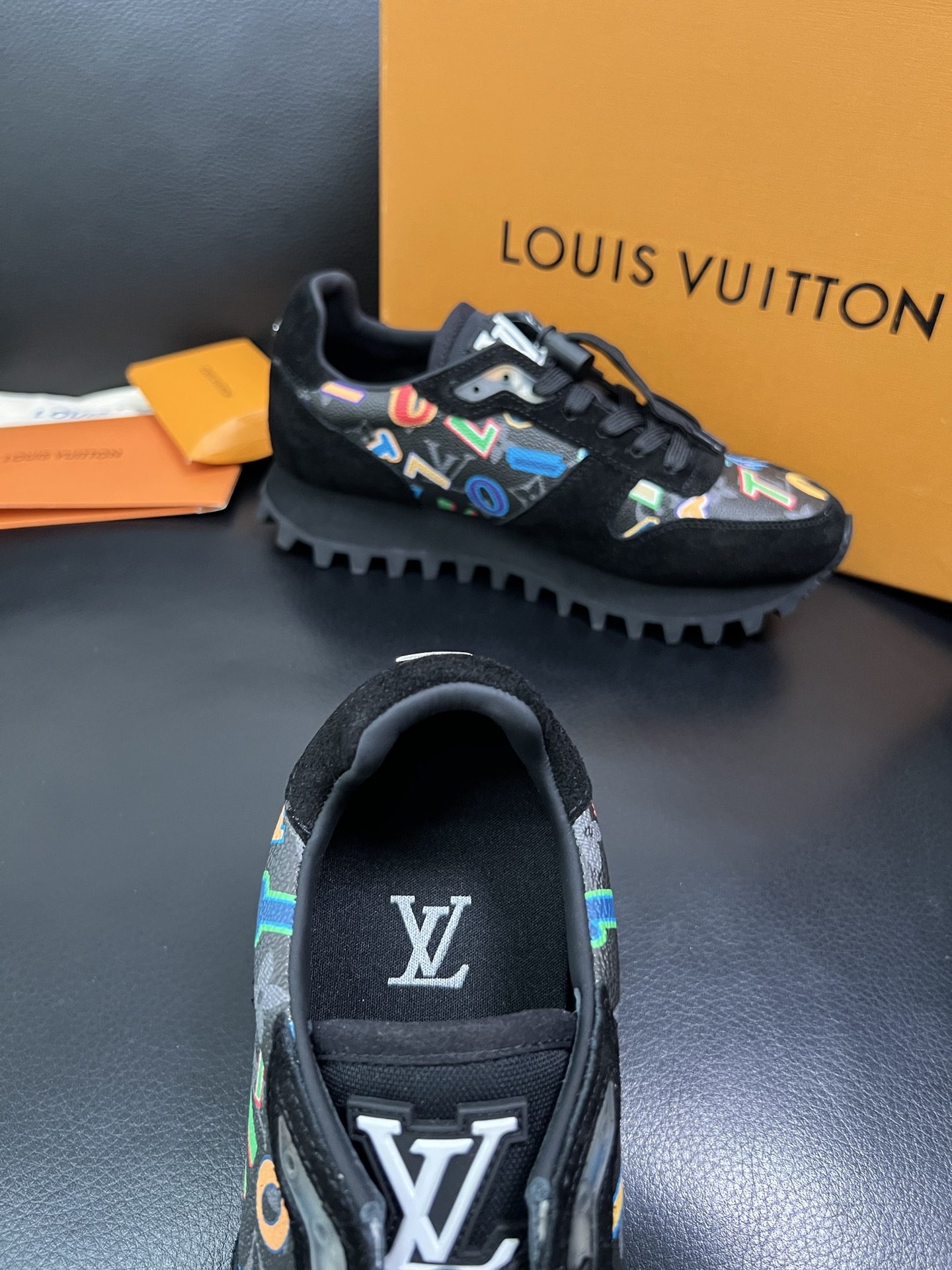 Lv 高品质 顶级工艺品 路易威登，专柜同步，鞋面意大利进口，高品质拼接缤纷色彩复杂工艺品，进口水染牛里