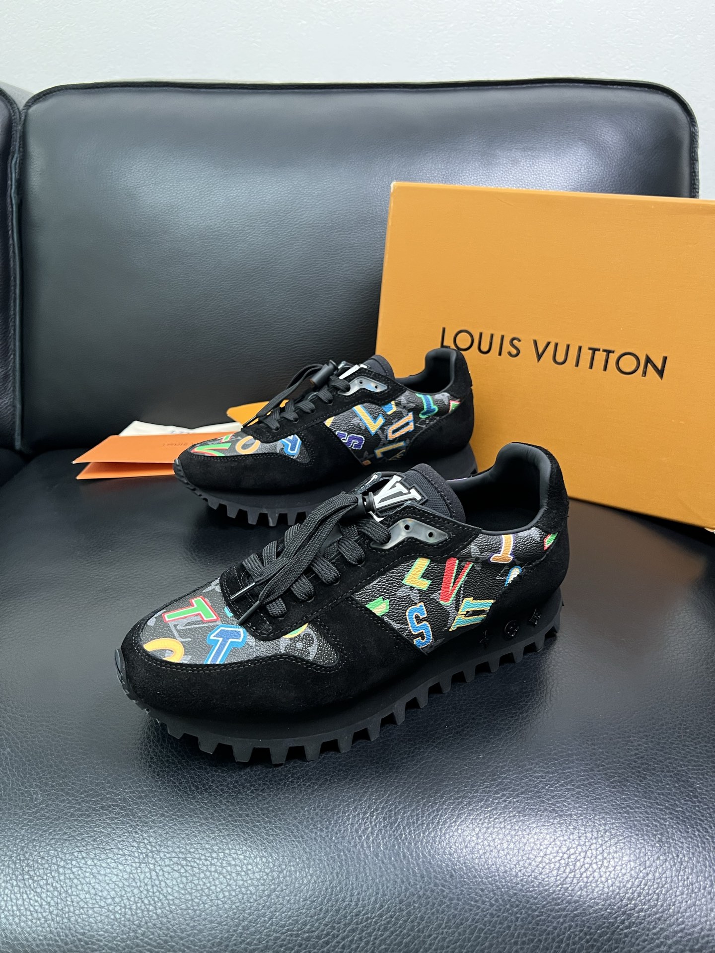 Lv 高品质 顶级工艺品 路易威登，专柜同步，鞋面意大利进口，高品质拼接缤纷色彩复杂工艺品，进口水染牛里