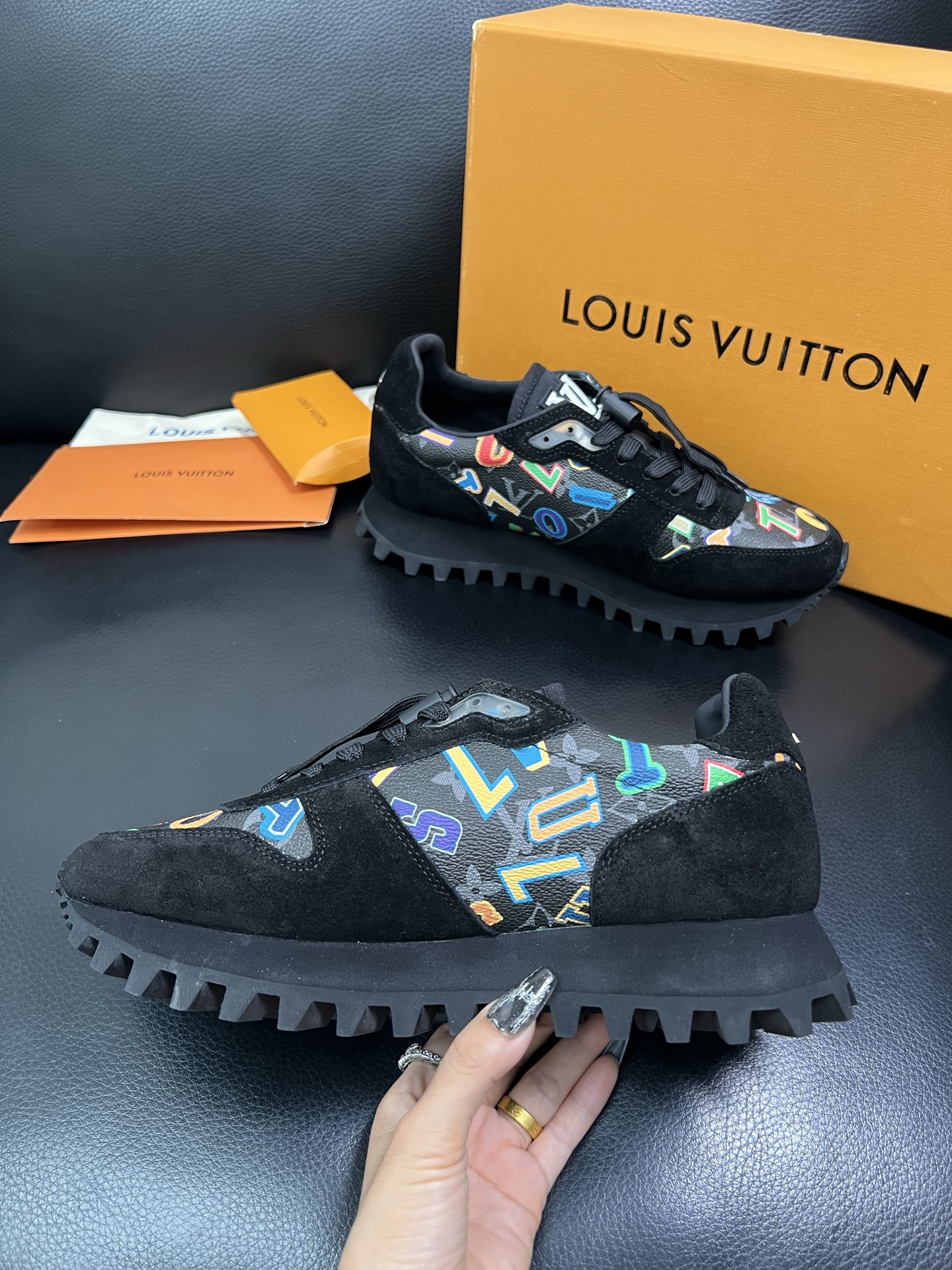 Lv 高品质 顶级工艺品 路易威登，专柜同步，鞋面意大利进口，高品质拼接缤纷色彩复杂工艺品，进口水染牛里