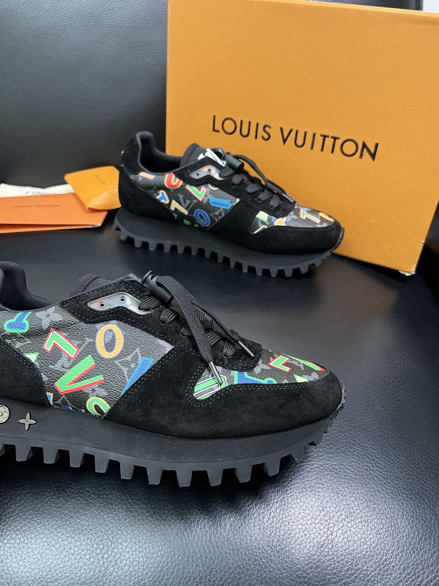 Lv 高品质 顶级工艺品 路易威登，专柜同步，鞋面意大利进口，高品质拼接缤纷色彩复杂工艺品，进口水染牛里