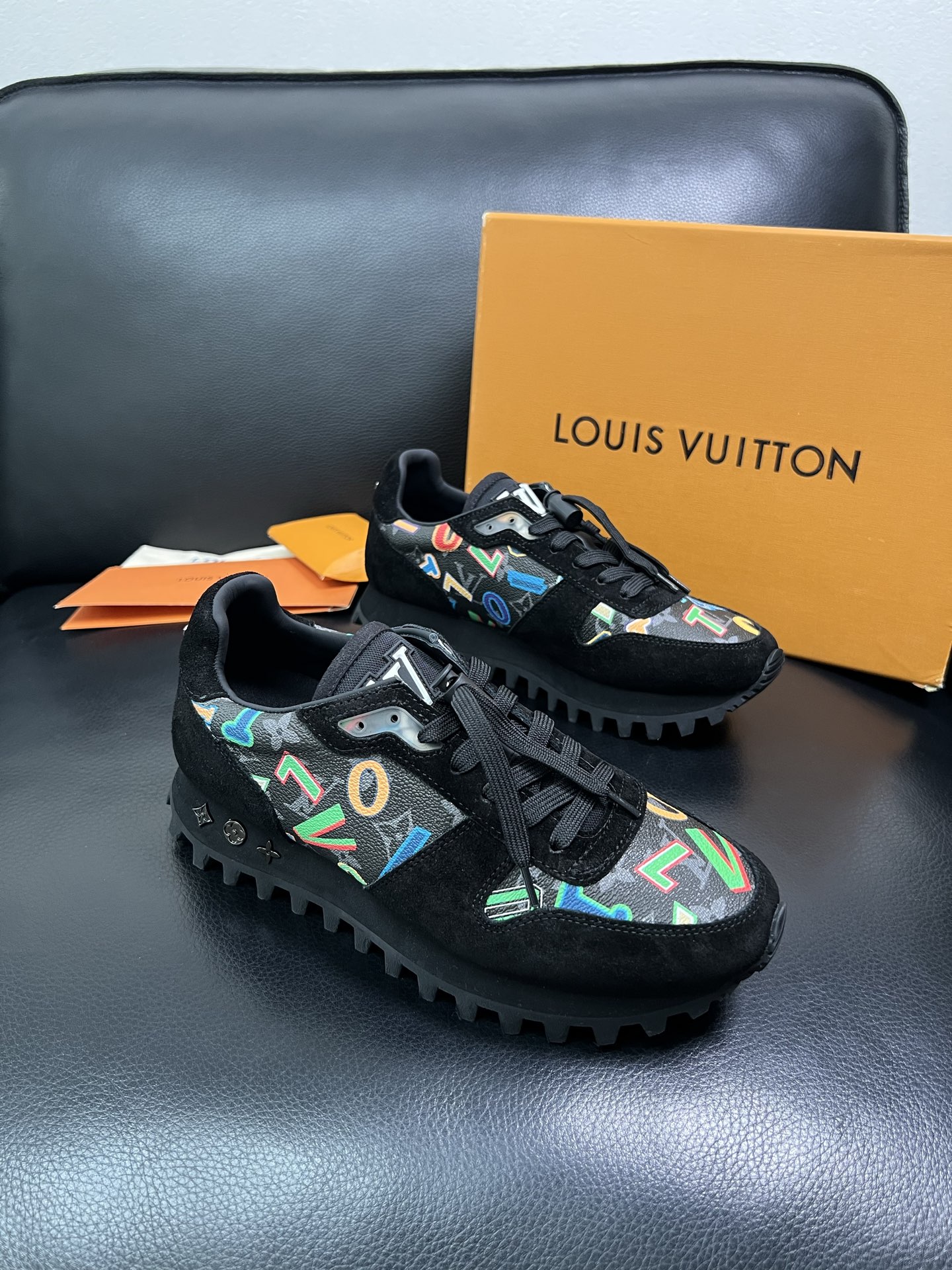 Lv 高品质 顶级工艺品 路易威登，专柜同步，鞋面意大利进口，高品质拼接缤纷色彩复杂工艺品，进口水染牛里